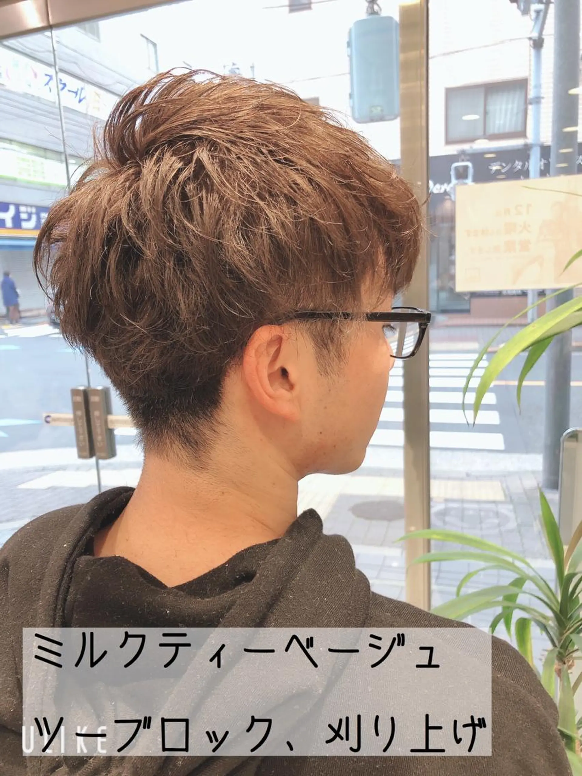 ショート カラー ヘアアレンジ メンズ ツーブロック 刈り上げ ベージュカラー ミルクティーベージュ カット ヘアカラー トリートメント メンズパーマ特化/ KAORU/店長のヘアスタイル
