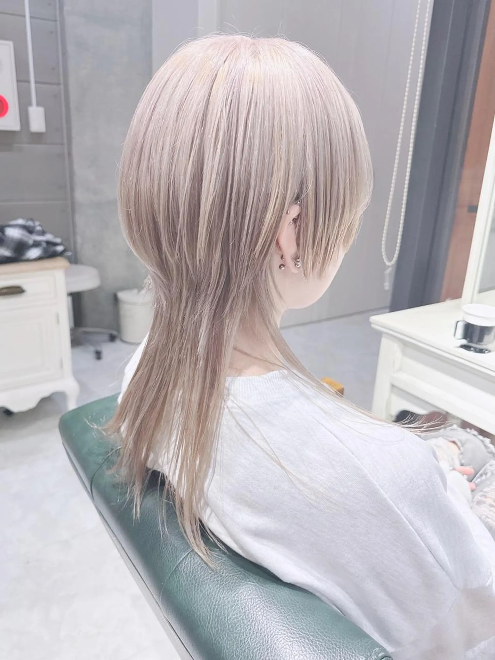カラー ロング ヘアアレンジ ベージュカラー ハイトーンカラー ハイトーンベージュ ホワイトベージュ Days 透明感カラーのヘアスタイル