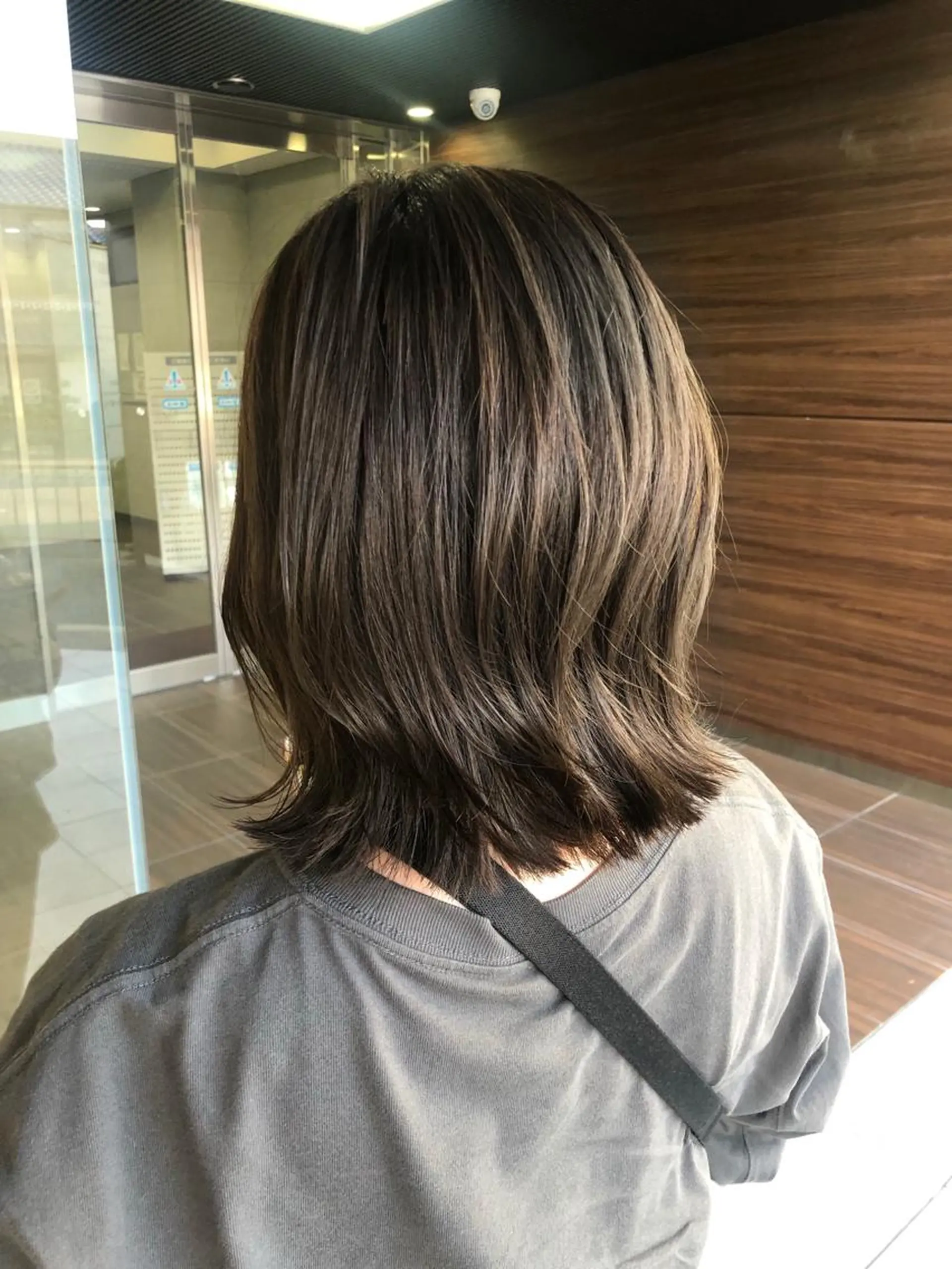ミディアム カラー アッシュ 外ハネヘア カット ヘアカラー トリートメント ✨レイヤーお任せ✨ 林有里子のヘアスタイル