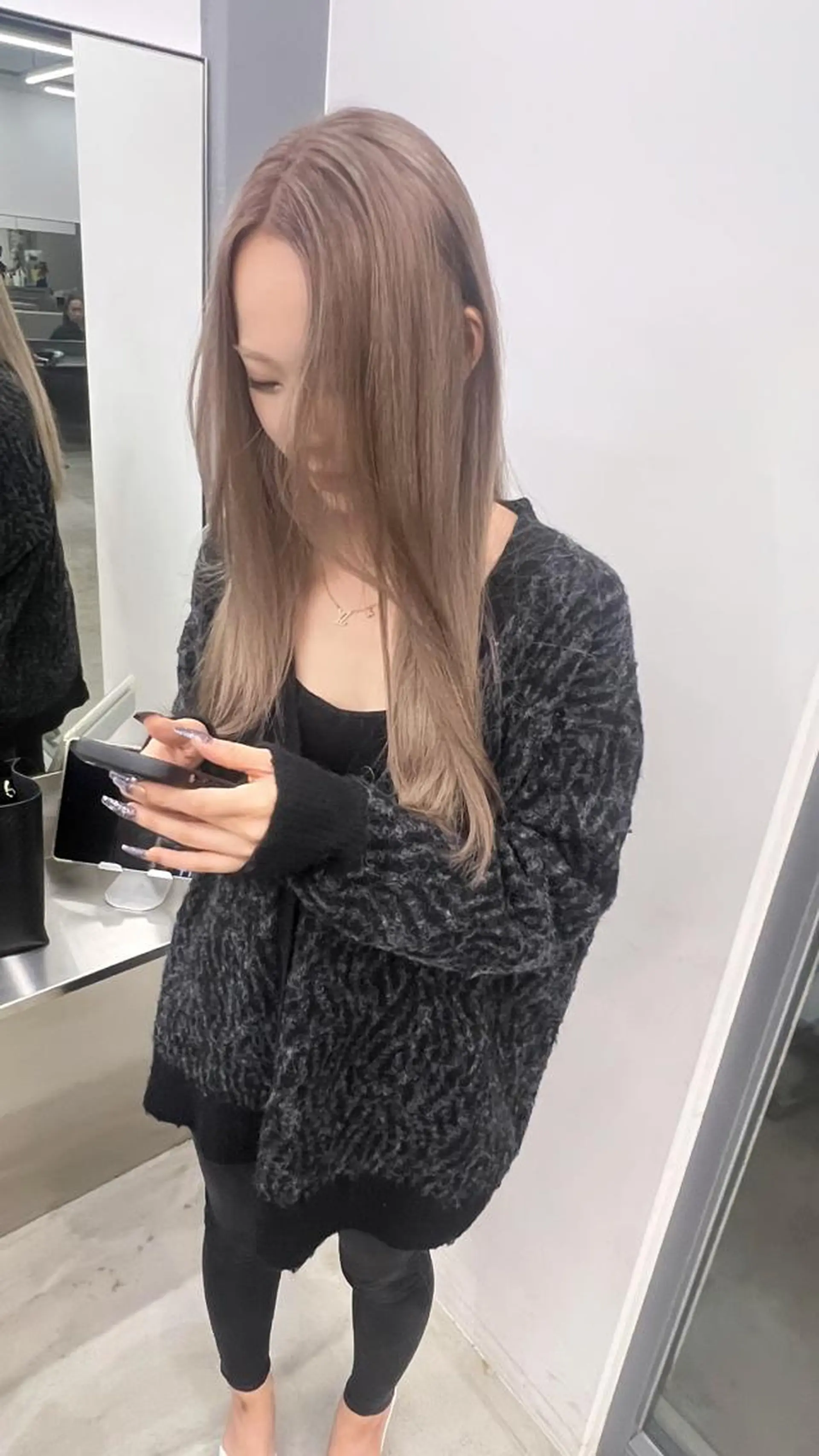 カラー バレイヤージュ ブリーチ ハイトーンカラー インナーカラー ブリーチなしカラー 小森春果/透け感/ ケラスターゼ/艶髪のヘアスタイル