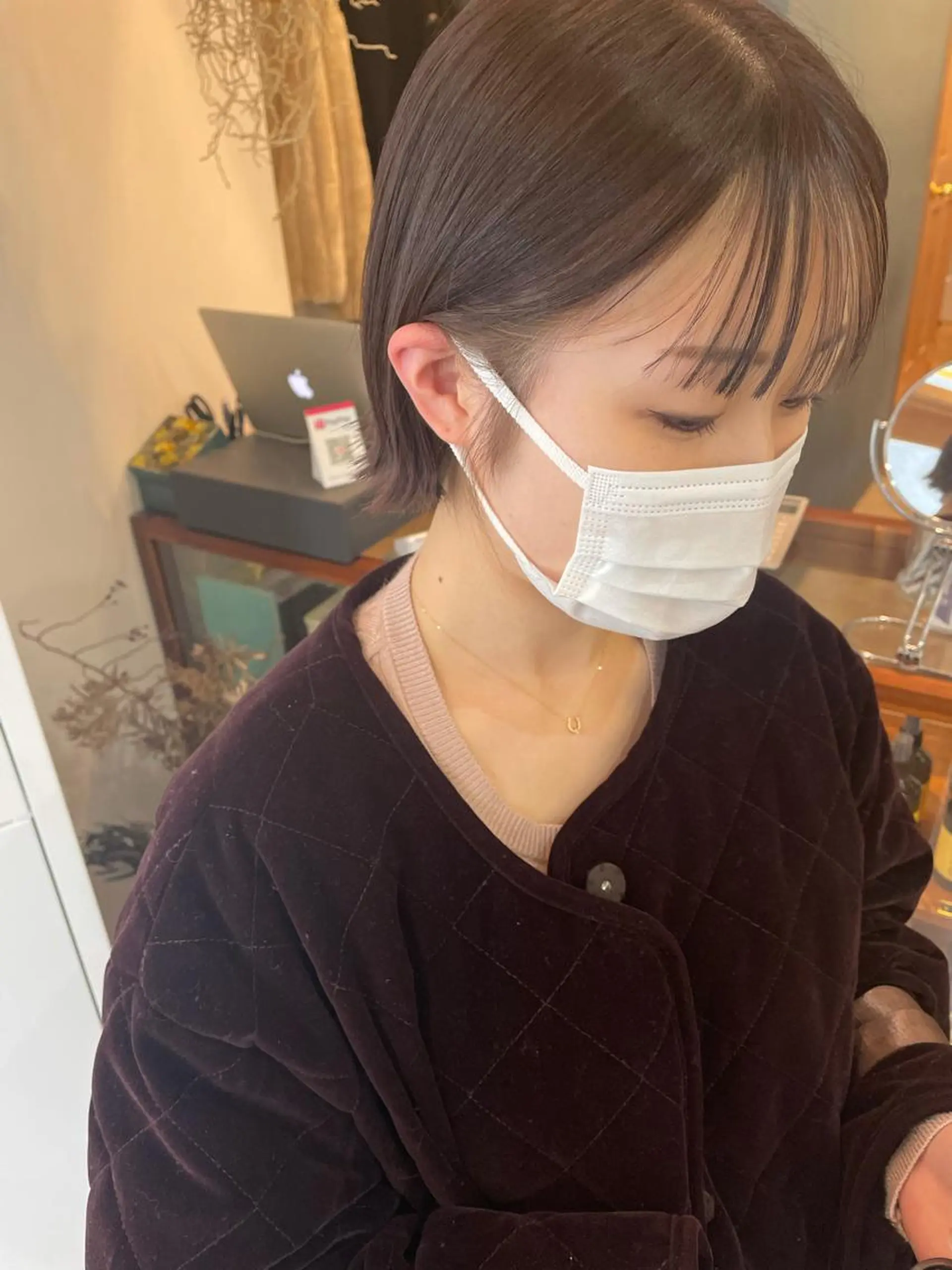 ミディアム カラー ベージュカラー イヤリングカラー ホワイトベージュ ボブ 外ハネヘア ヘアカラー 中目黒🌼 🌼ハナのヘアスタイル