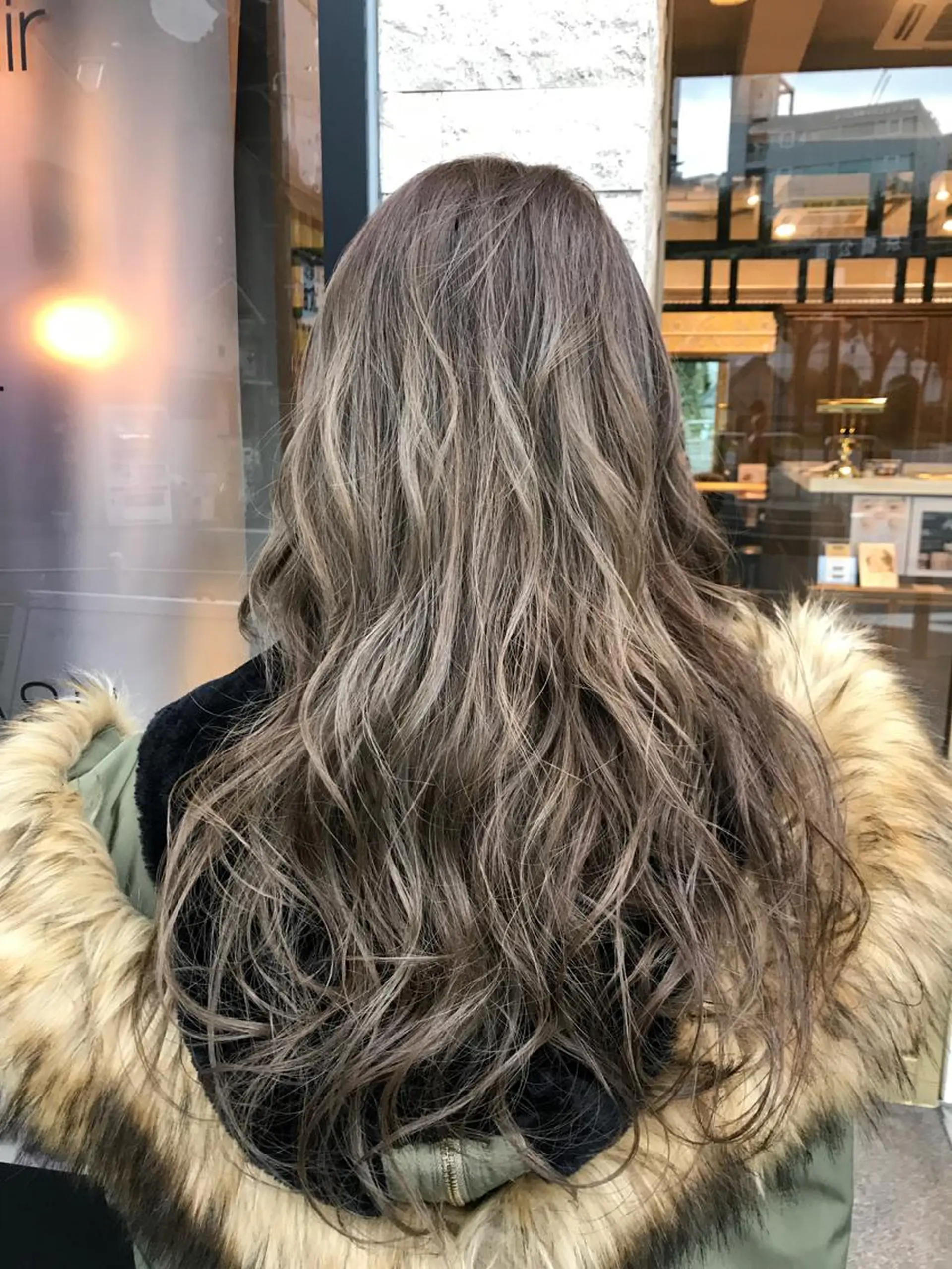 ロング カラー パーマ ヘアアレンジ ネイル マツエク・マツパ ベージュカラー ミルクティーベージュ uno pulir所属・トップスタイリスト 永尾拓也のヘアスタイル