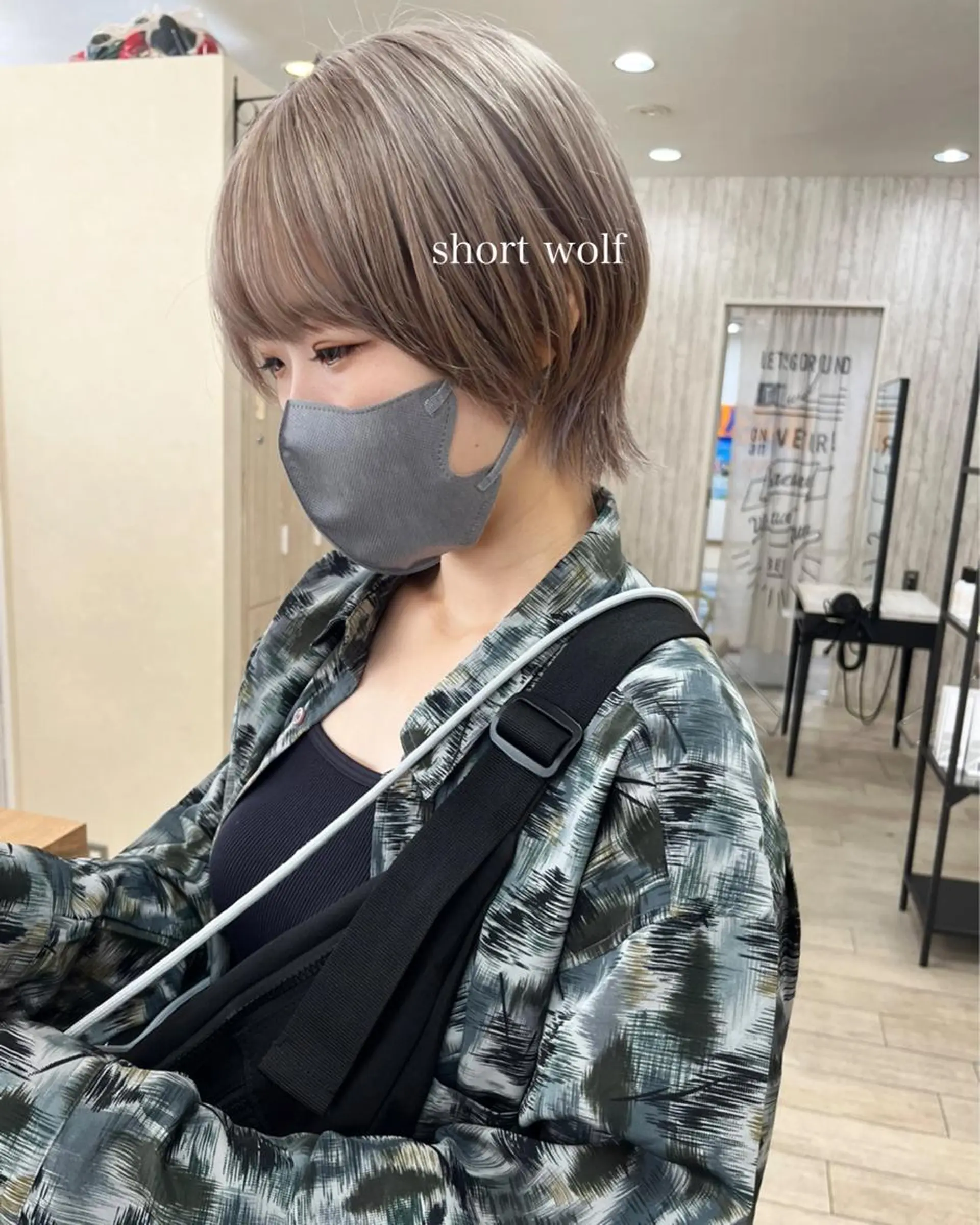 ショート カラー 切りっぱなしボブ ショートボブ ハンサムショート ブリーチ グレージュ カット ヘアカラー トリートメント 朝がちょっと楽しくな るshort・bobのヘアスタイル