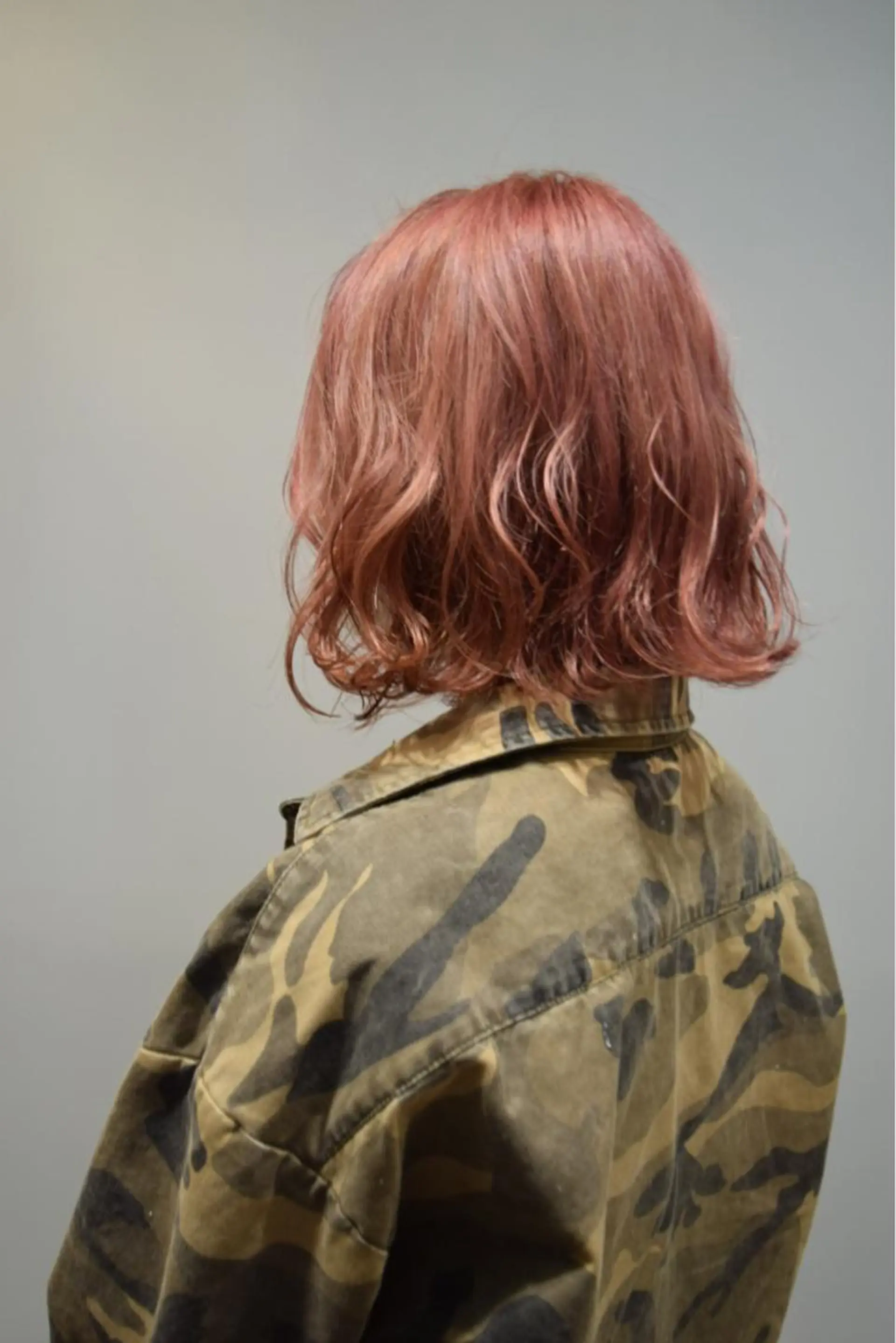 ミディアム カラー アッシュ ピンクカラー ワタナベ テルマサのヘアスタイル