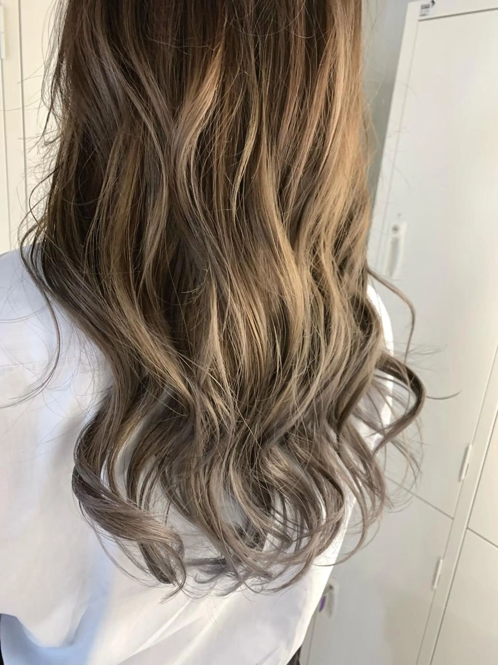 セミロング アッシュ カット パーマ grow所属・和田 拓也のヘアスタイル