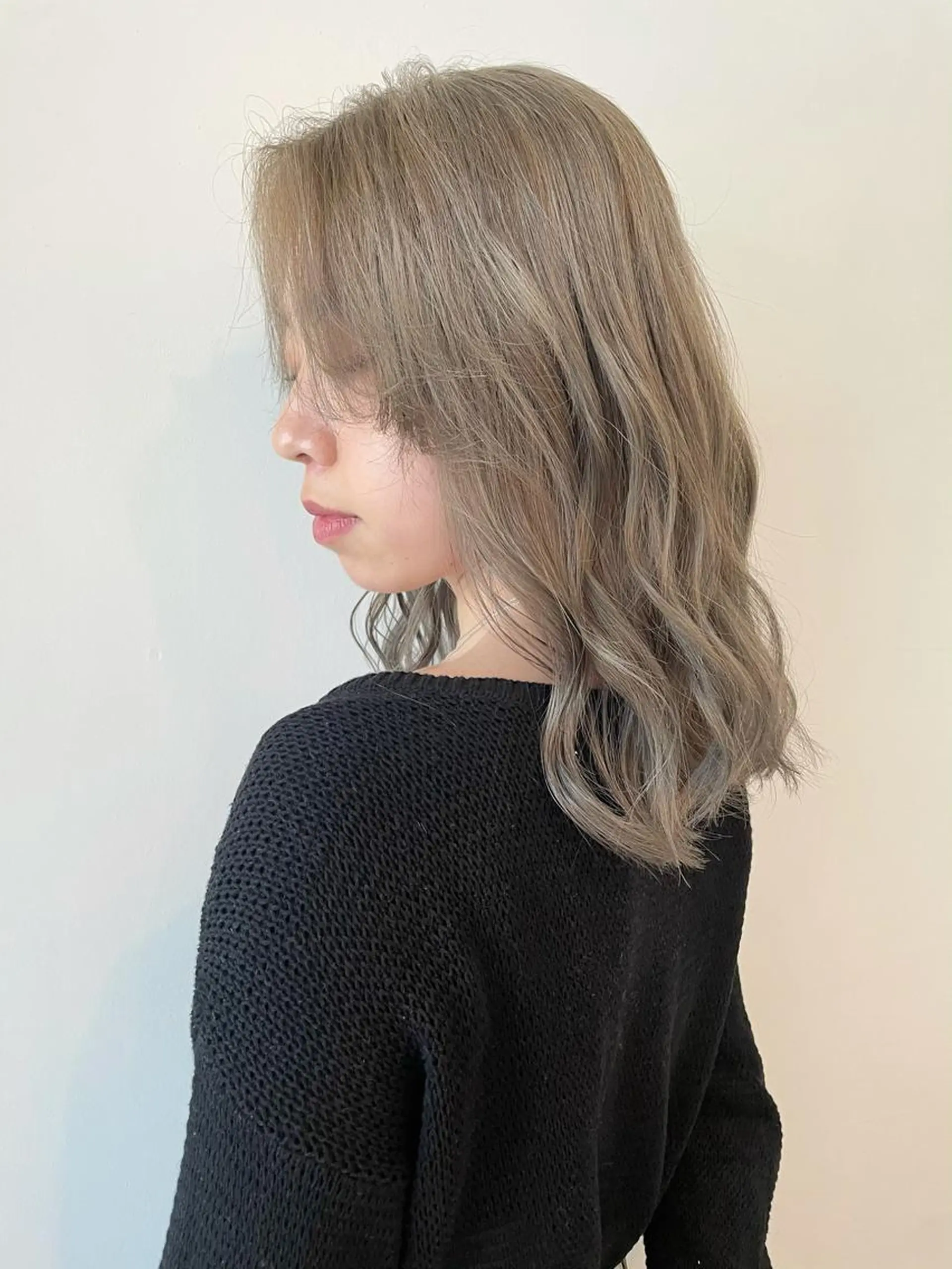 ミディアム カラー ブリーチ ケアブリーチ ハイトーンカラー 安藤 佑衣のヘアスタイル