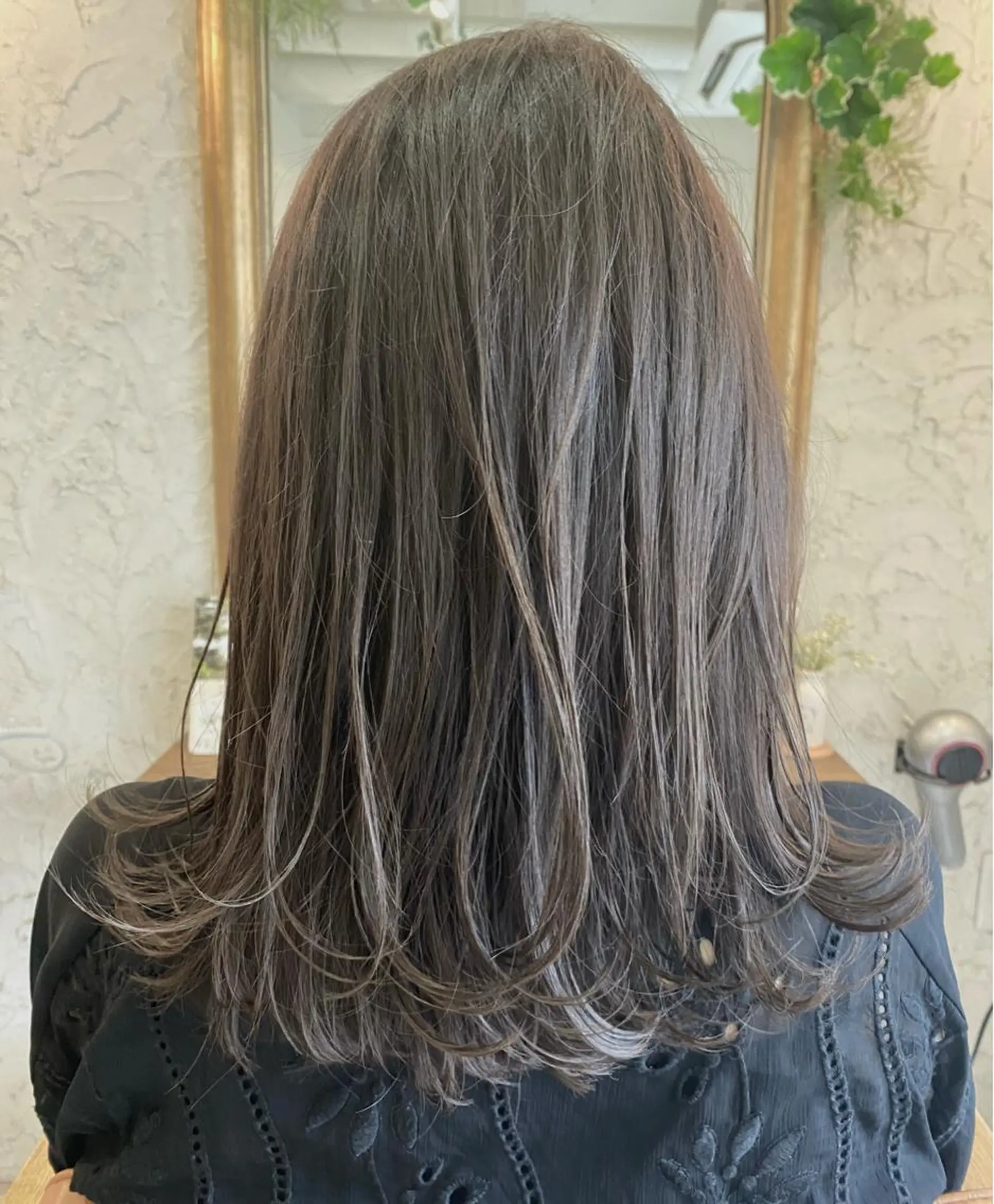セミロング カラー ハイライトカラー ハイライト カット よこもり あいのヘアスタイル
