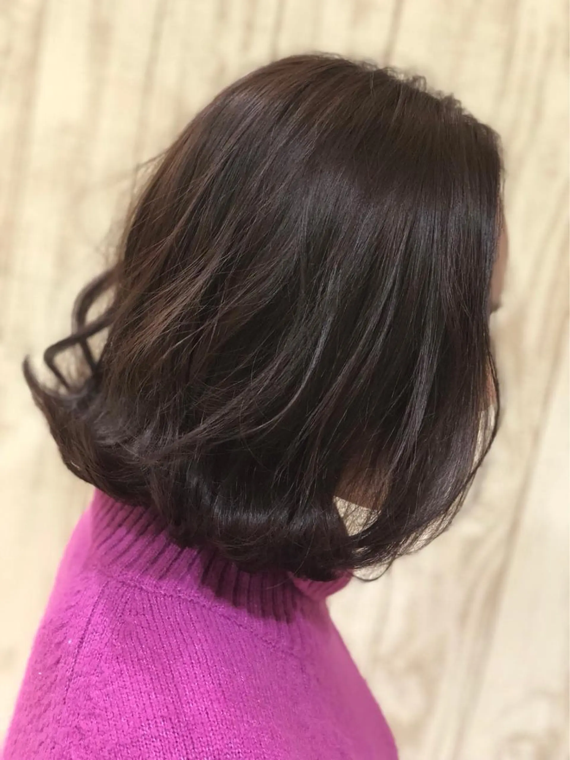 ミディアム カラー ボブ 外ハネヘア 駒田 拳児のヘアスタイル