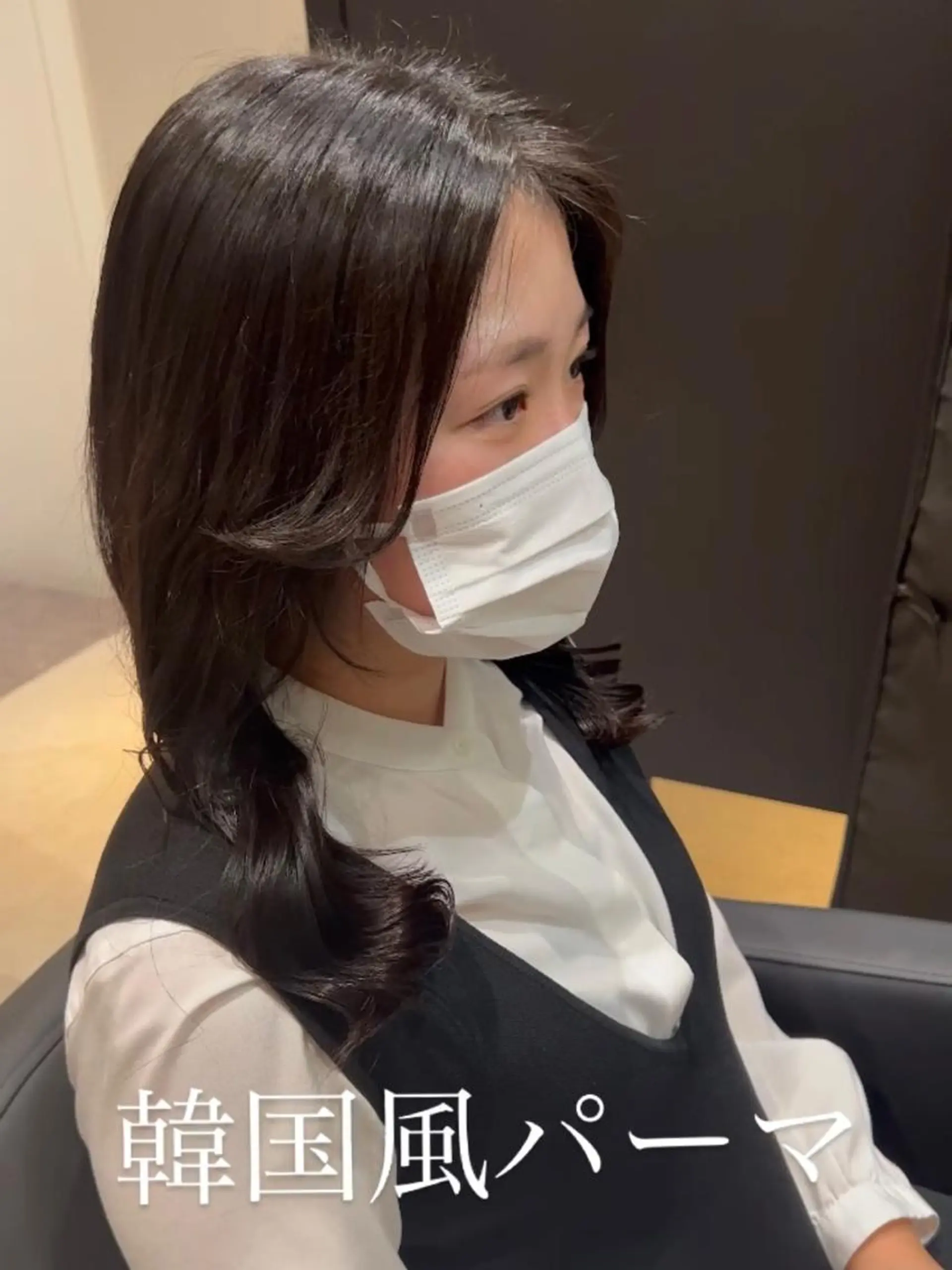 セミロング カラー パーマ コテ巻き風パーマ 韓国風パーマ 無重力のヘアスタイル