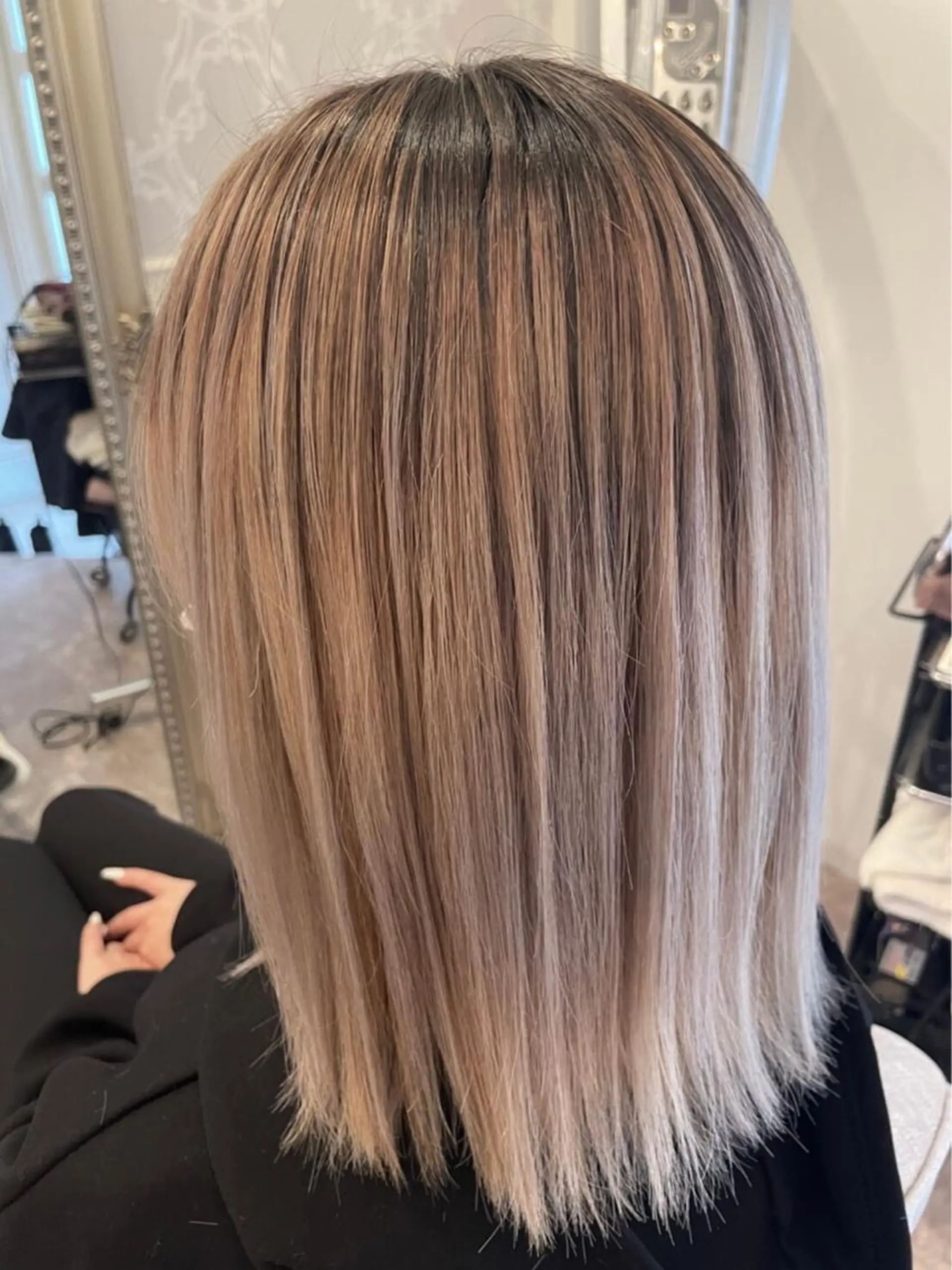ミディアム レイヤーカット La.fleur ラ.フルールのヘアスタイル