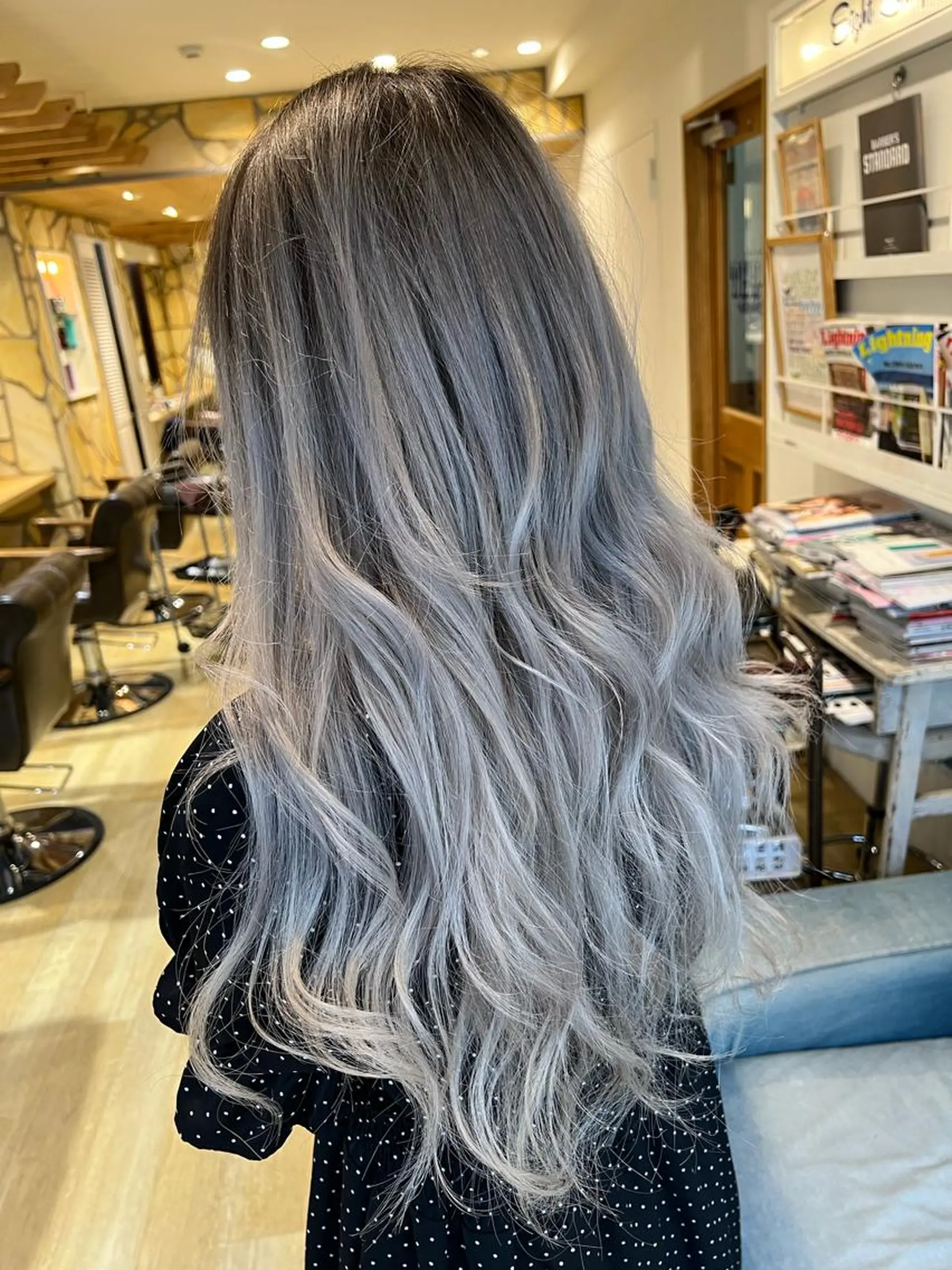 ロング カラー シルバー ホワイトシルバー ヘアカラー トリートメント 渋谷ハイトーン/ デザインカラー阿部のヘアスタイル