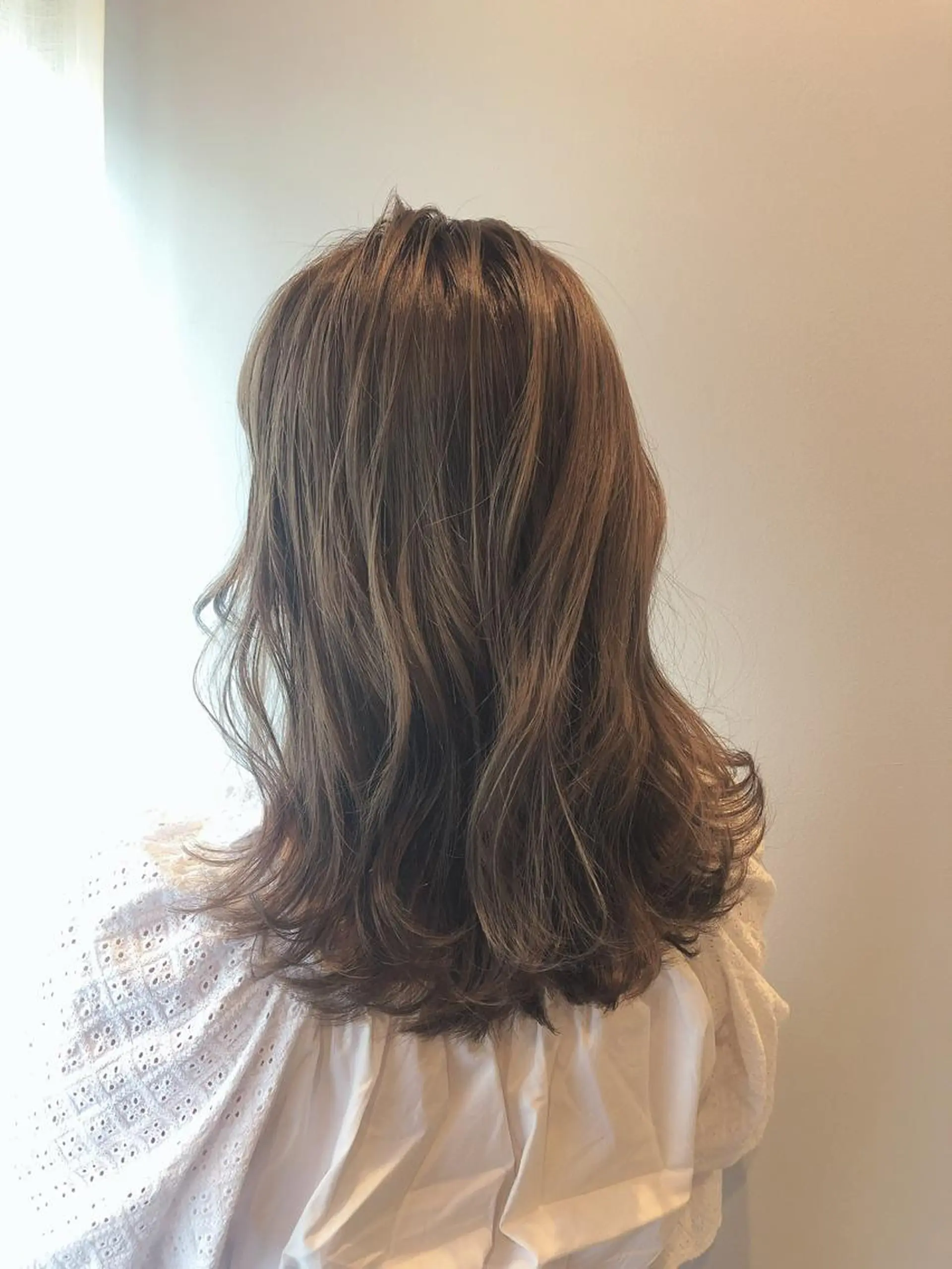 ミディアム カラー ベージュカラー カット ヘアカラー トリートメント mizuki  韓国 ヘア/髪質改善のヘアスタイル