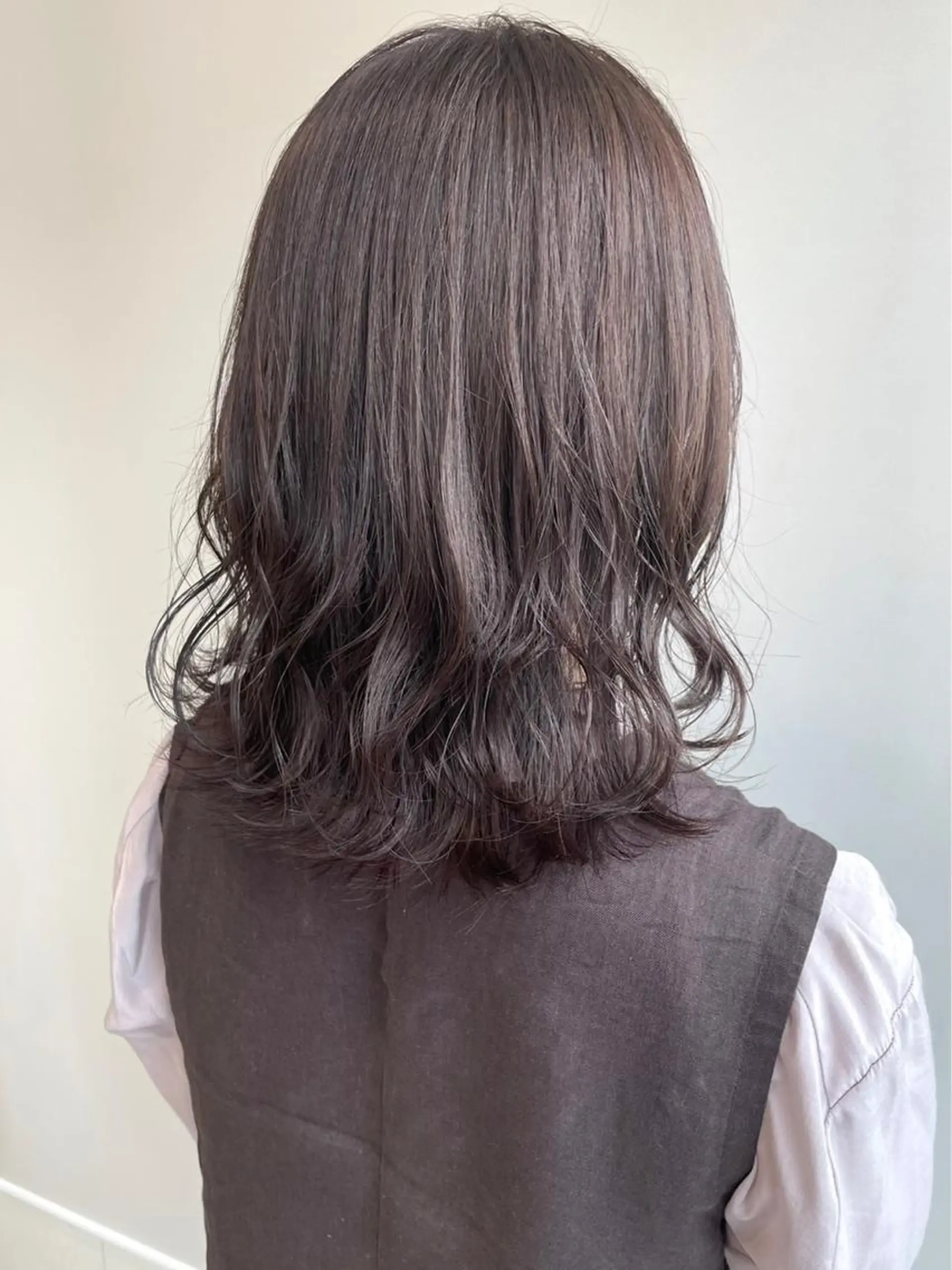 セミロング 壽真央 /ブリーチカラーのヘアスタイル