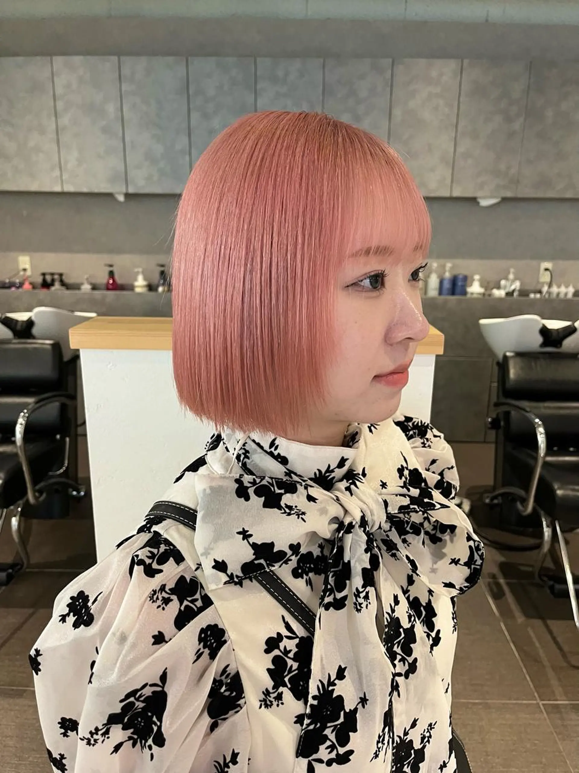 ショート カラー ベージュカラー ブリーチ デザインカラー ダブルカラー ハイトーンカラー カット ヘアカラー トリートメント 桃果 momokaのヘアスタイル