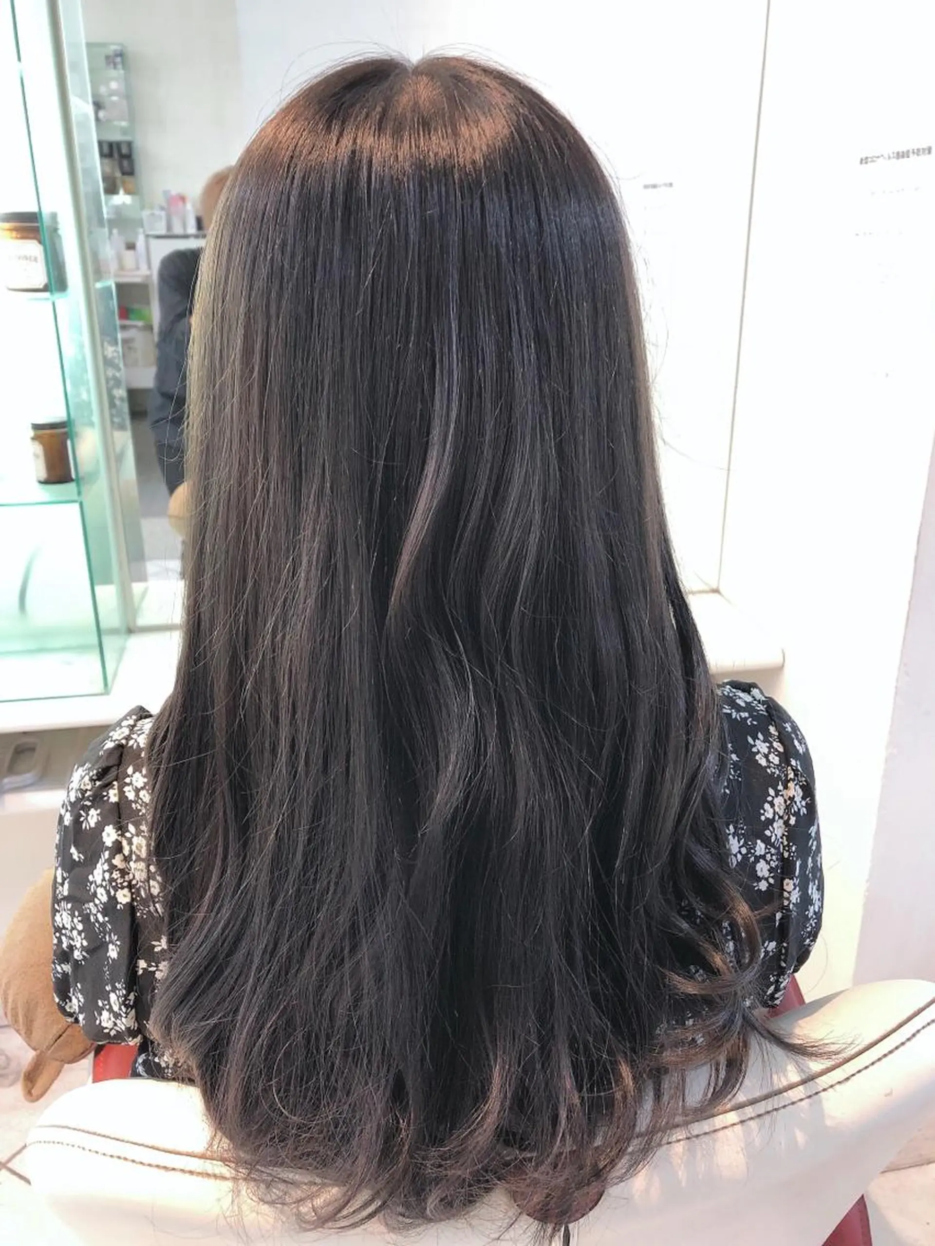 ロング カラー グレージュ 保住 亮太のヘアスタイル
