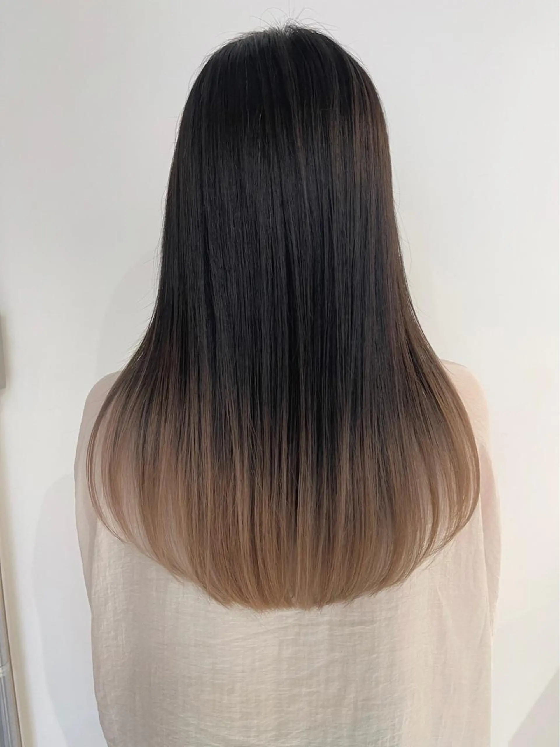 ロング アッシュ フレンチガーリー 髪質改善 オン眉 縮毛矯正 トリートメント 公式 Ease by amble luxeのヘアスタイル
