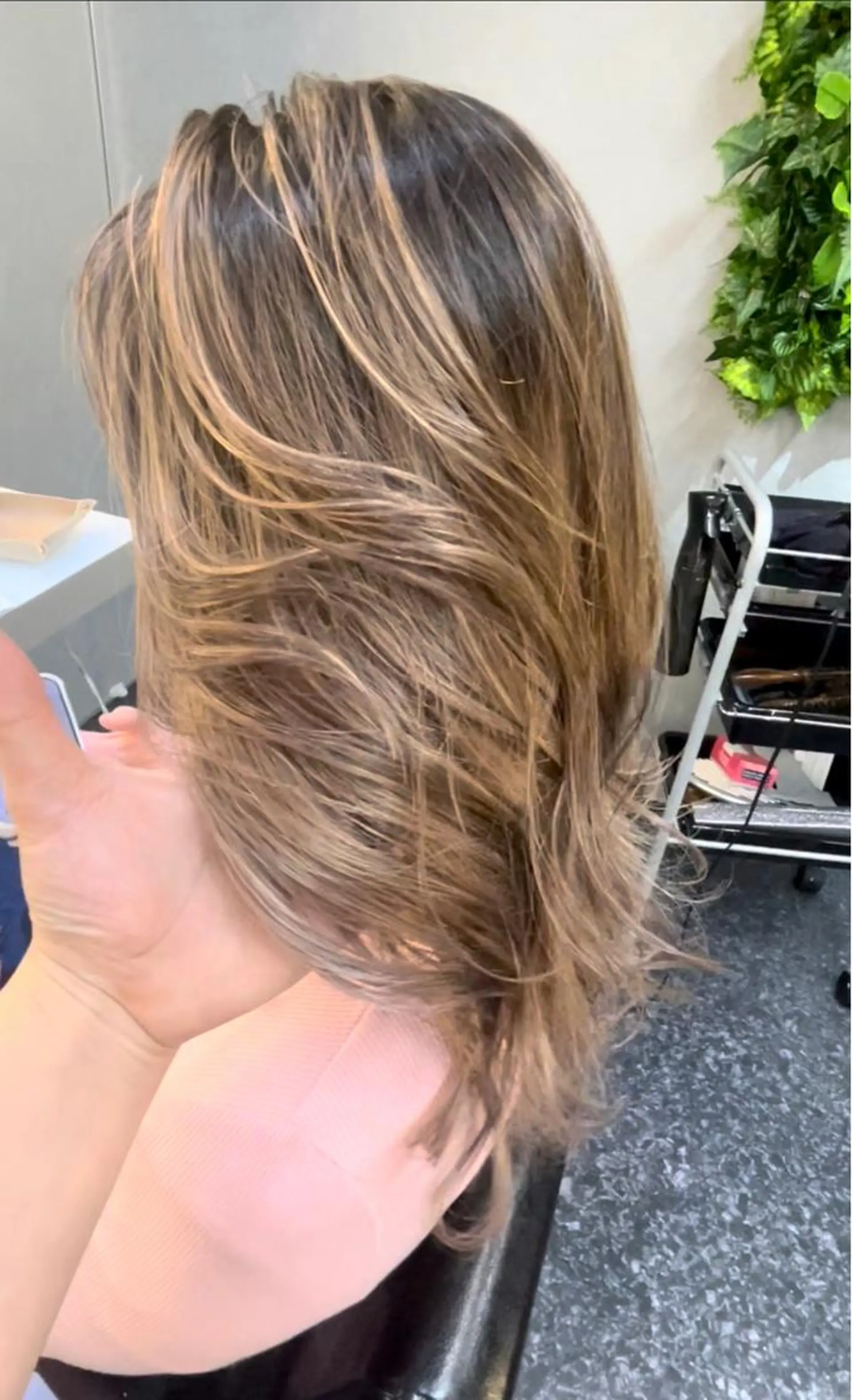 ロング レイヤーカット カット ヘアカラー トリートメント TMJ所属・バズる韓国ヘア 🇰🇷溝邊　拓麿のヘアスタイル