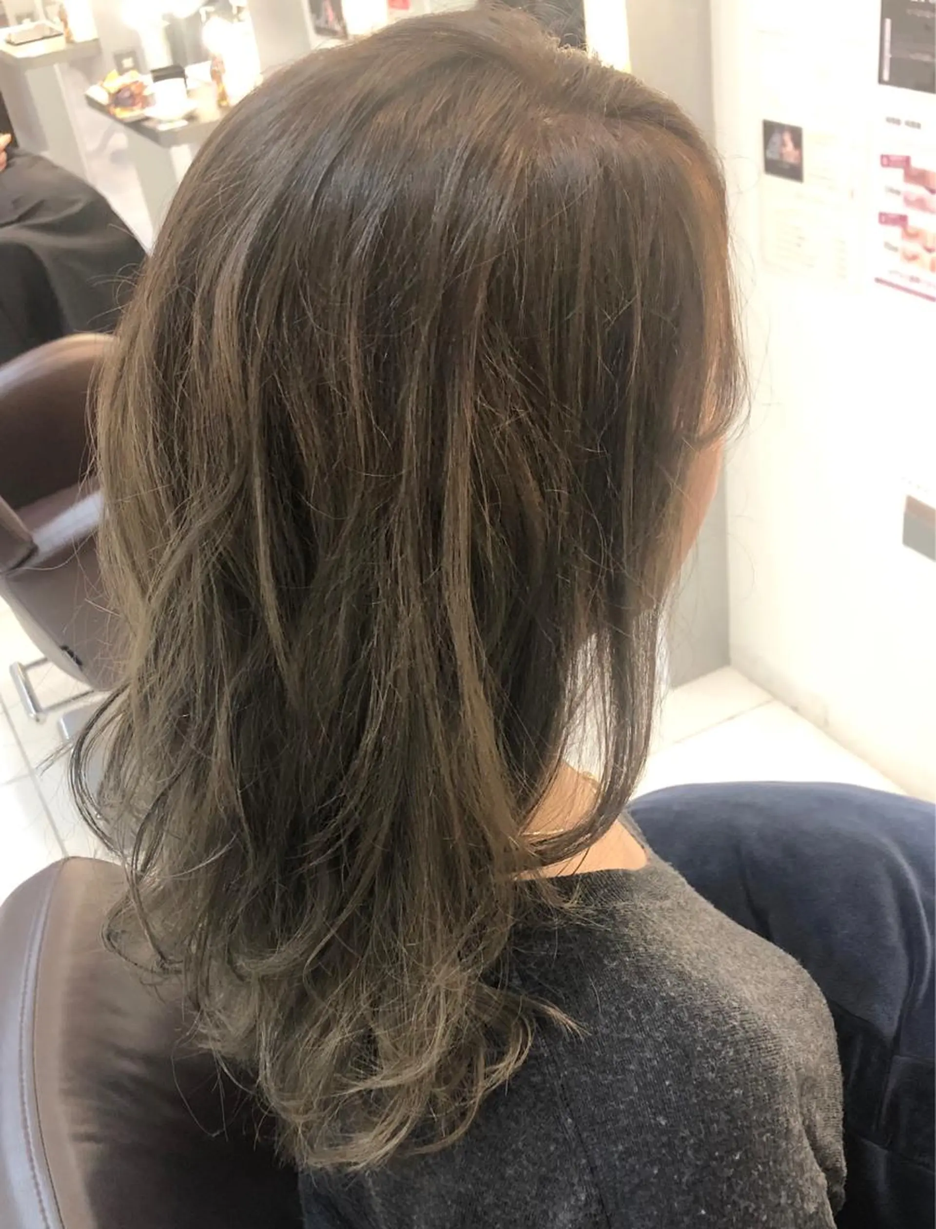 セミロング カラー 透明感カラー ヘアカラー トリートメント 品田 真里のヘアスタイル