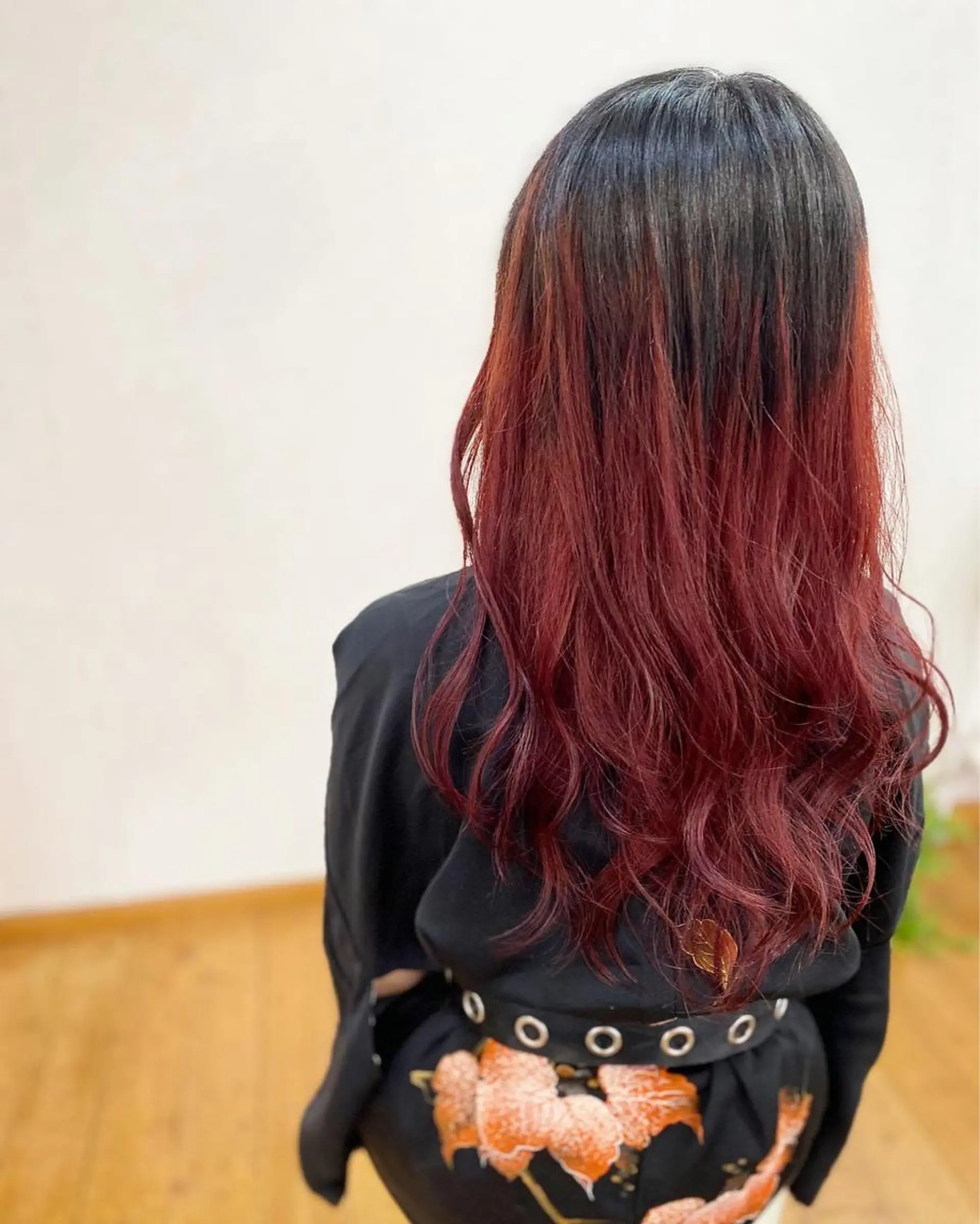 ロング カラー ヘアアレンジ ボルドーカラー カシス グラデーションカラー 荒木 ひろかのヘアスタイル