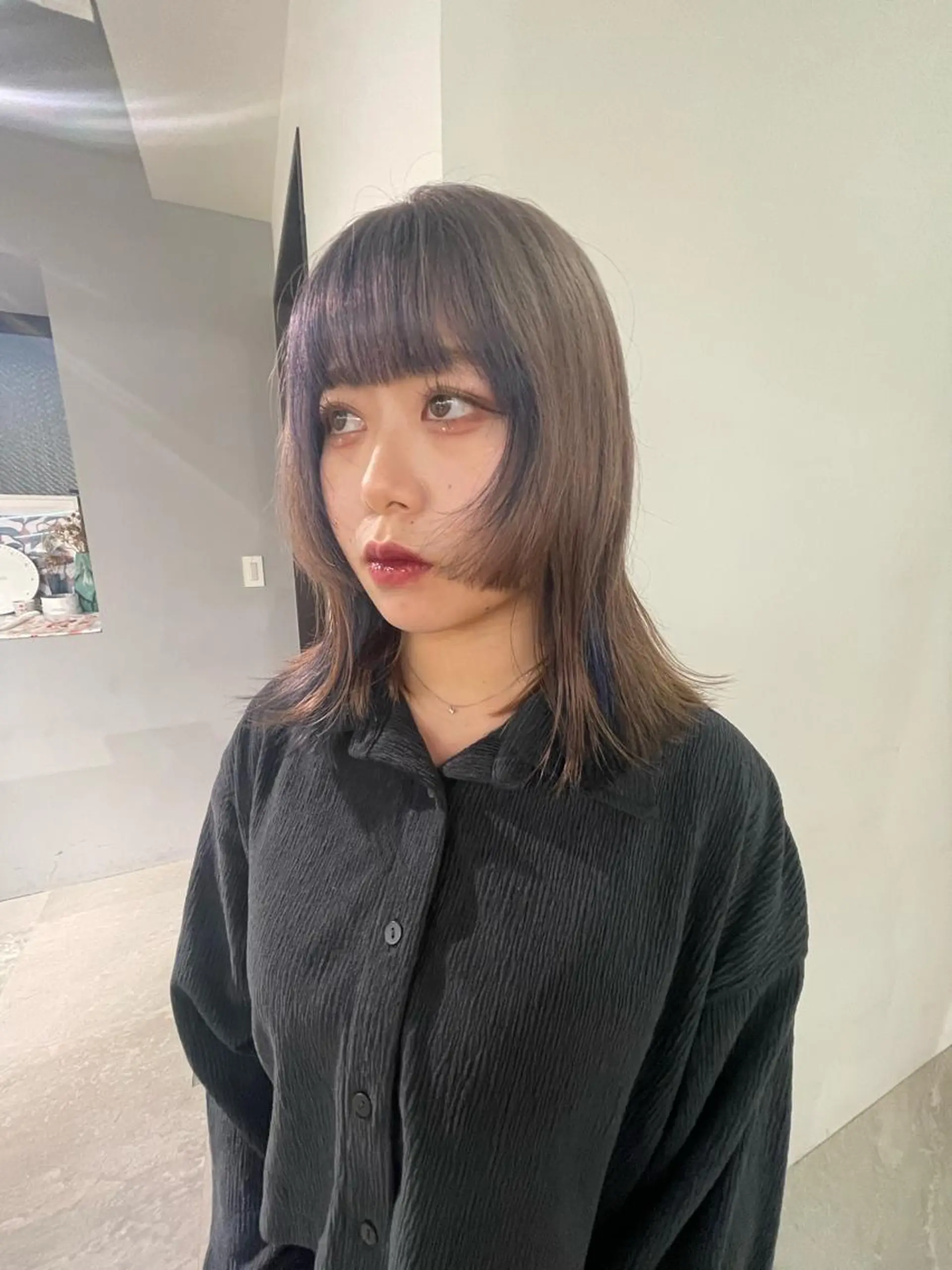 ミディアム カラー ミストバング ベージュカラー 黒髪 ブリーチ ブルーカラー ヘアカラー トリートメント MIU/ルーツカラー ボブ/顔周りレイヤーのヘアスタイル