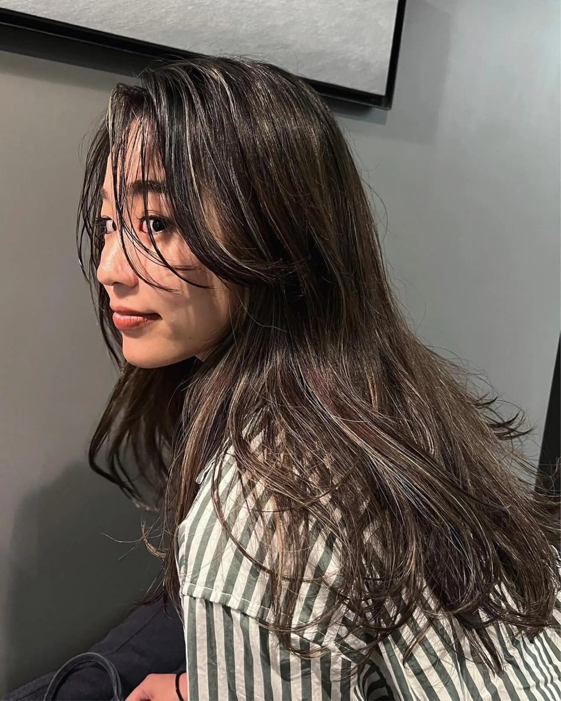 ロング カラー NERO 眞下秋歩のヘアスタイル