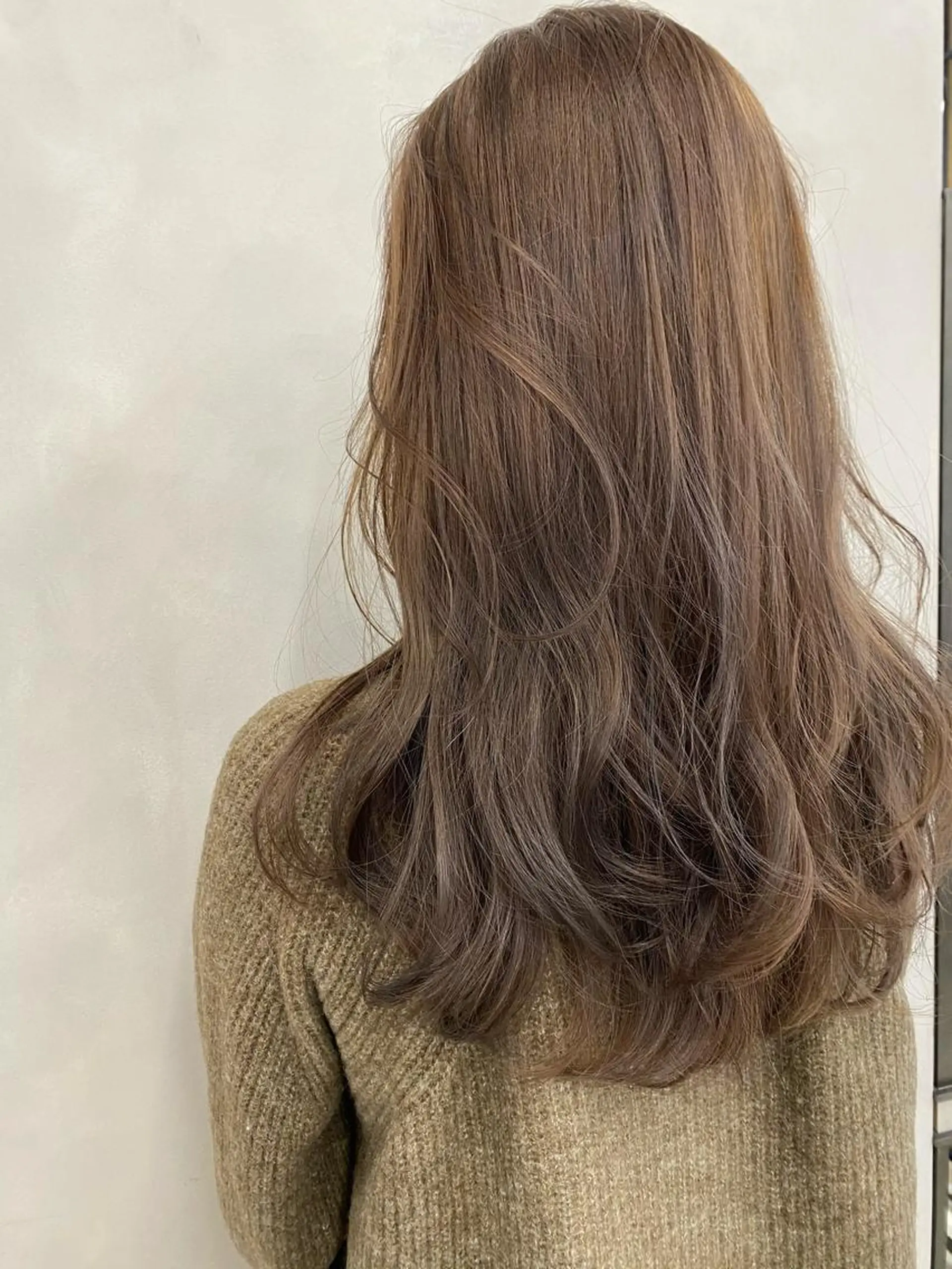 セミロング カラー 艶ハイトーンブリーチ 🌈小林侑雅のヘアスタイル