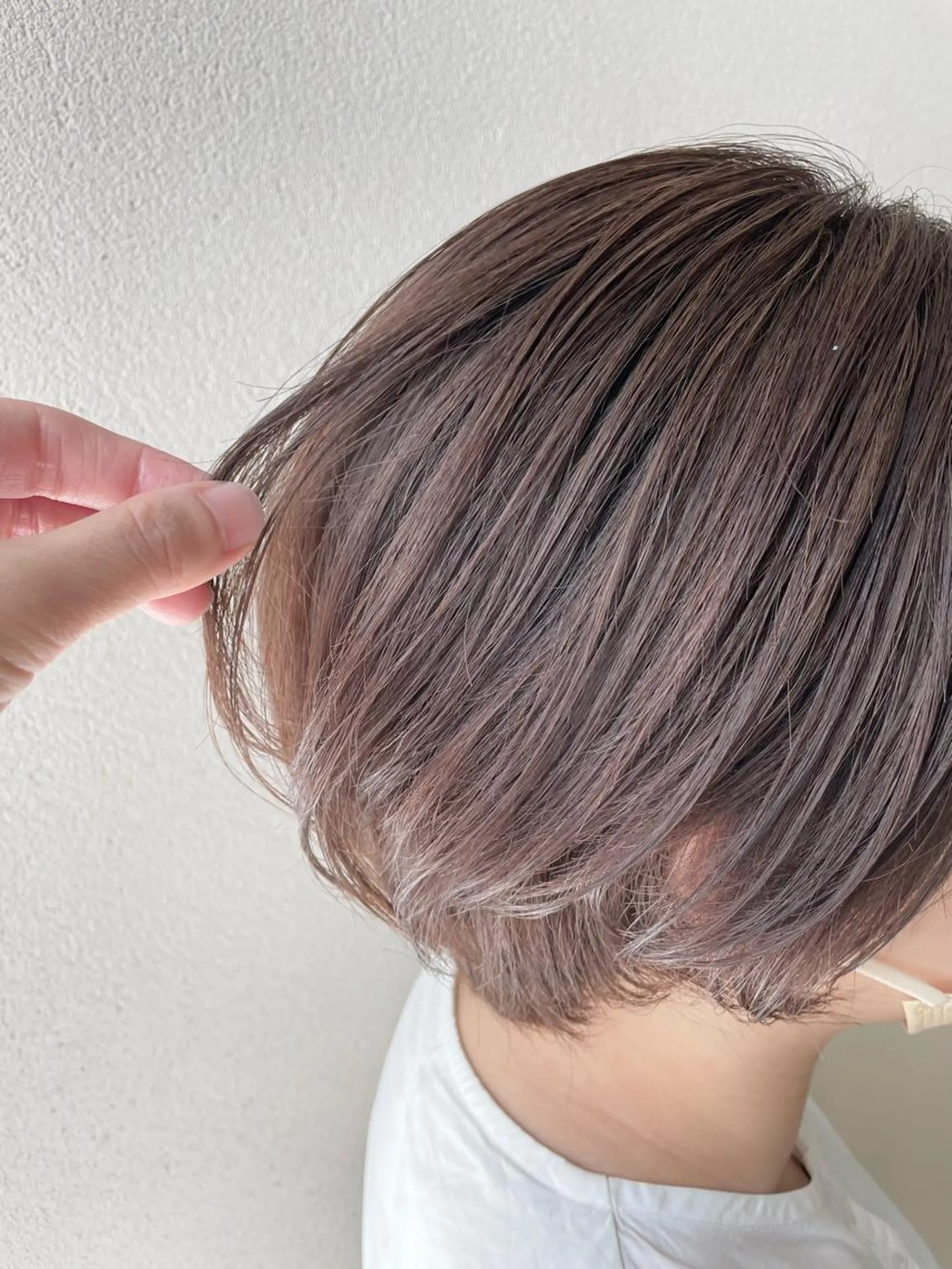 ショート カラー ベージュカラー ブリーチ ミルクティーベージュ ヘアカラー 沢田 瞳のヘアスタイル
