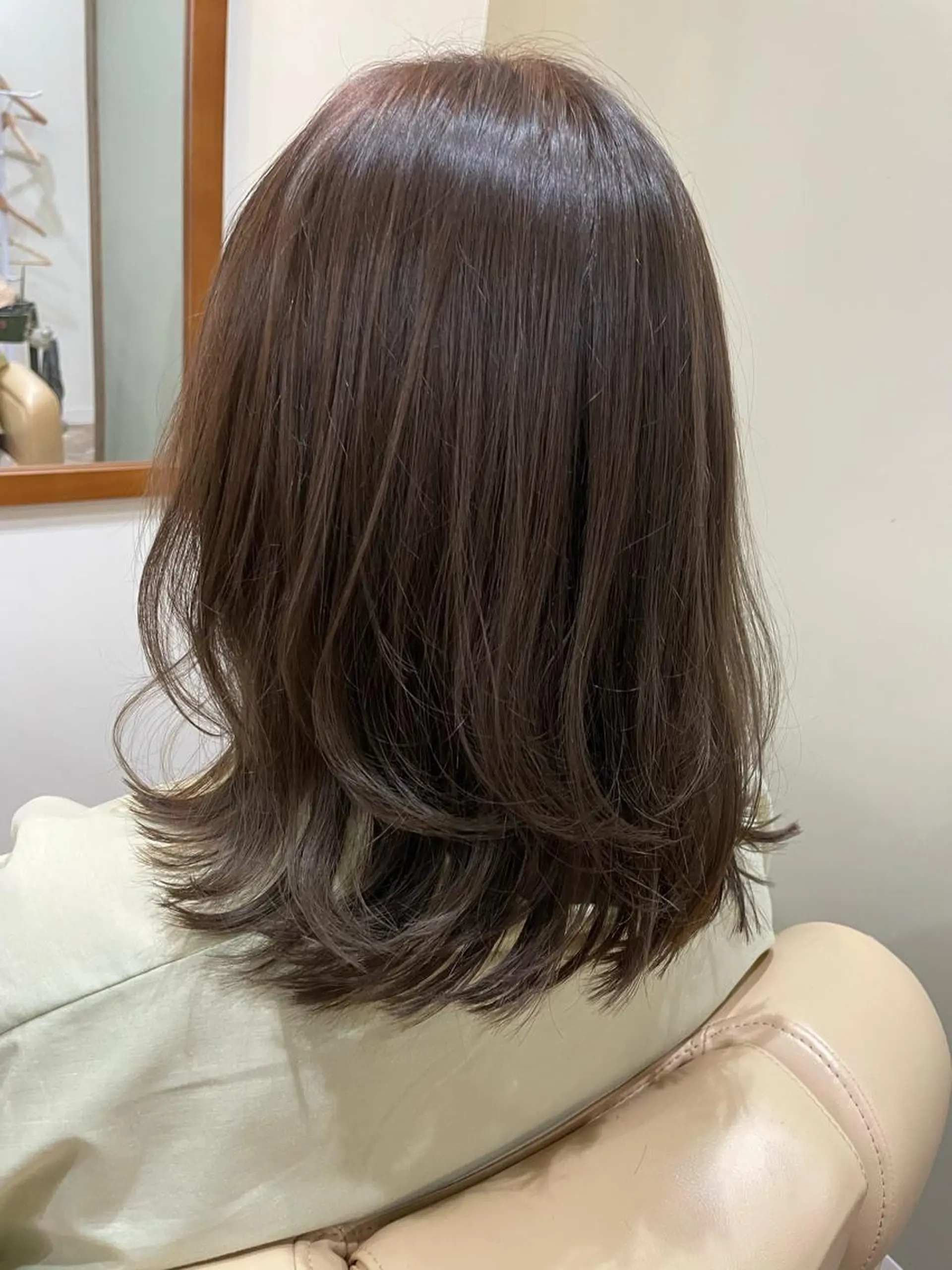 ミディアム くびれヘア くびれレイヤー レイヤーカット hair studio PEACE所属・寺本 早希のヘアスタイル