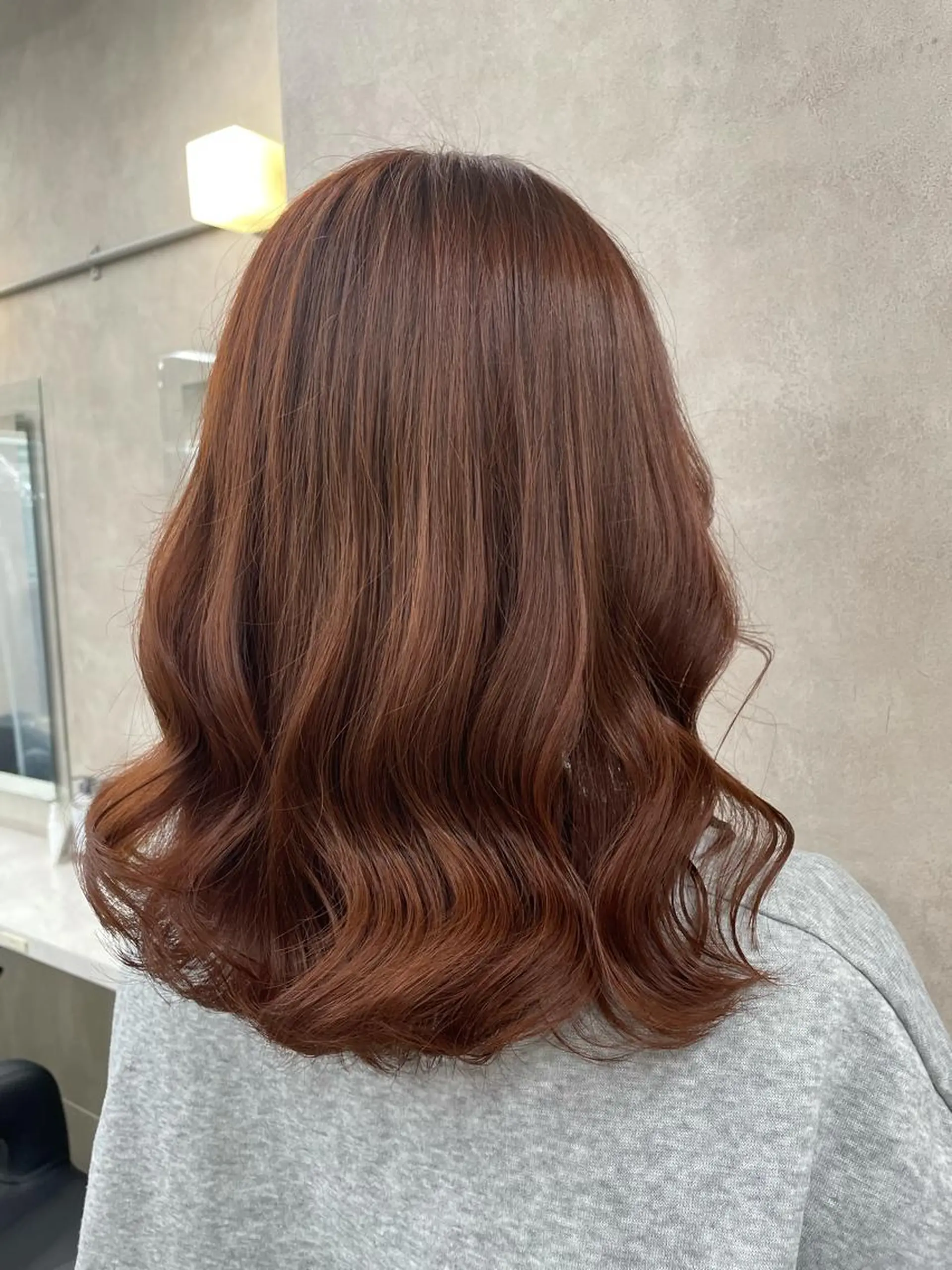 ミディアム カラー ヘアカラー トリートメント 韓国レイヤー ハッシュカットのヘアスタイル