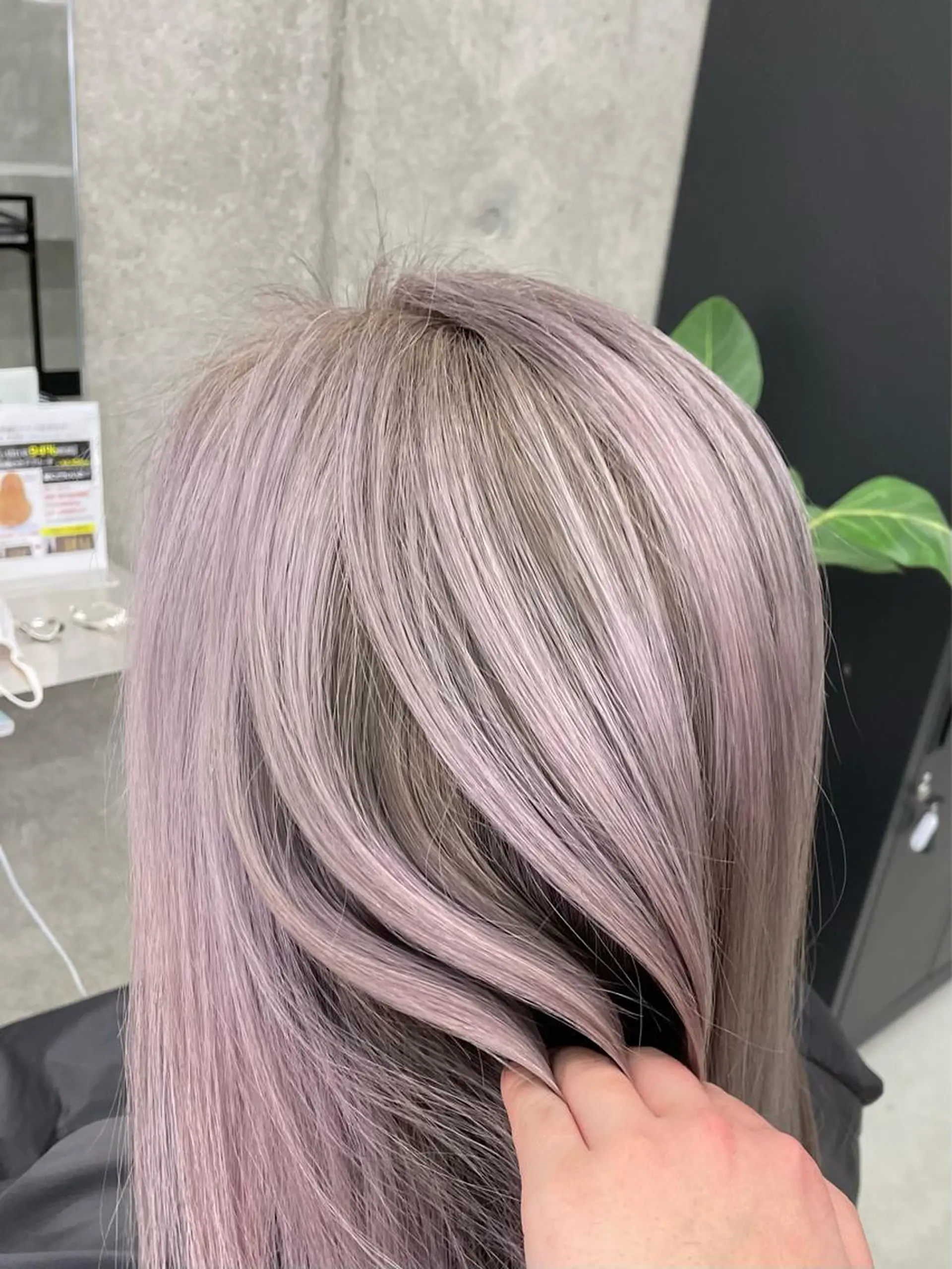 ロング カラー バレイヤージュ ハイトーンカラー レイヤーカット Blonde nagoya sakae所属・岡留 愛美のヘアスタイル