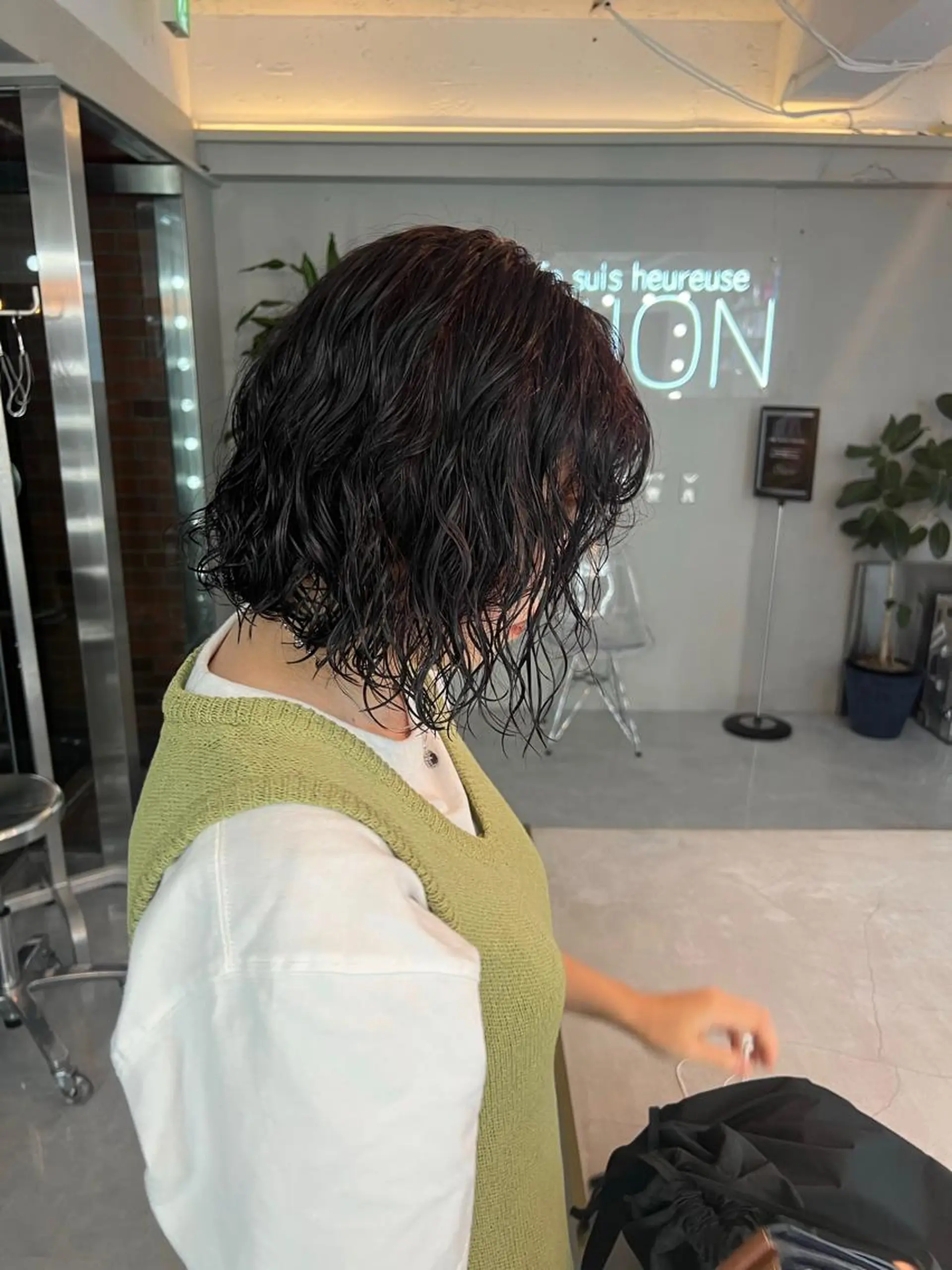 ミディアム パーマ ミディアムパーマ ボブ je suis heureuse所属・ハイライトカラー 🌀ゆい❣️のヘアスタイル