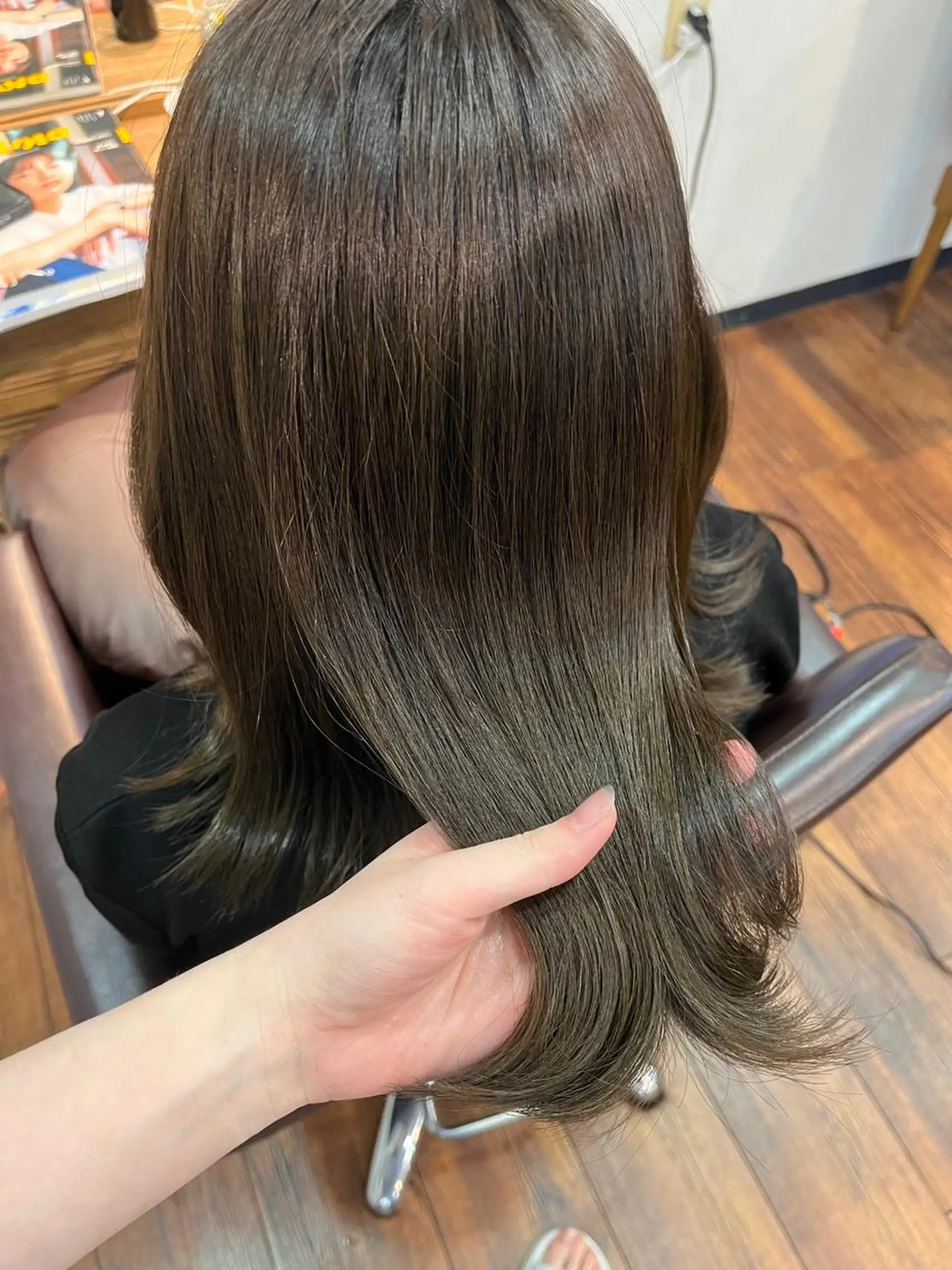 セミロング カラー 透明感カラー オリーブカラー レイヤーカット ✨️進藤ひかりのヘアスタイル