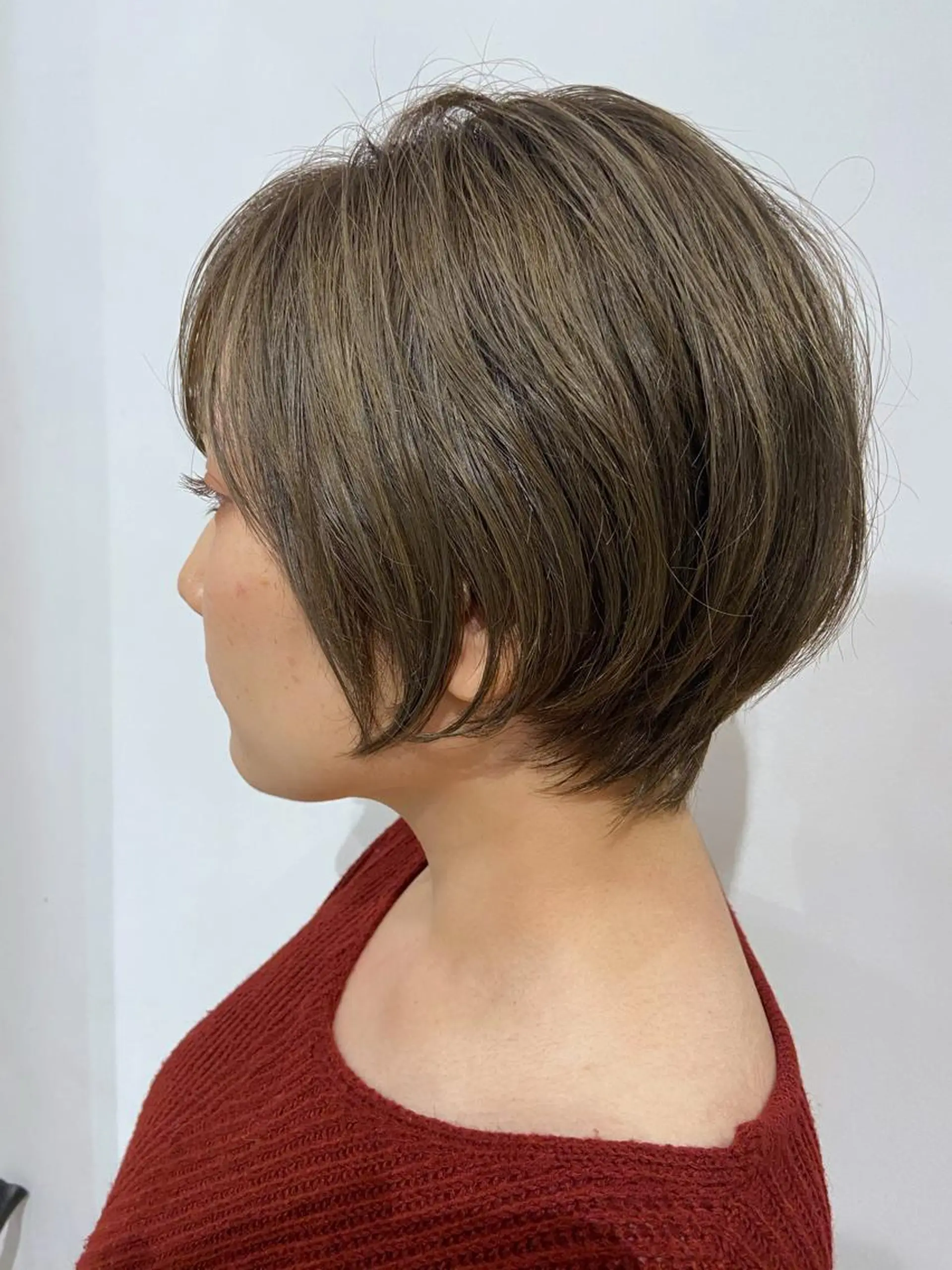 ショート カラー ブリーチ グレージュ カーキグレージュ ショートヘア アピール欄に重要な お知らせがありますのヘアスタイル