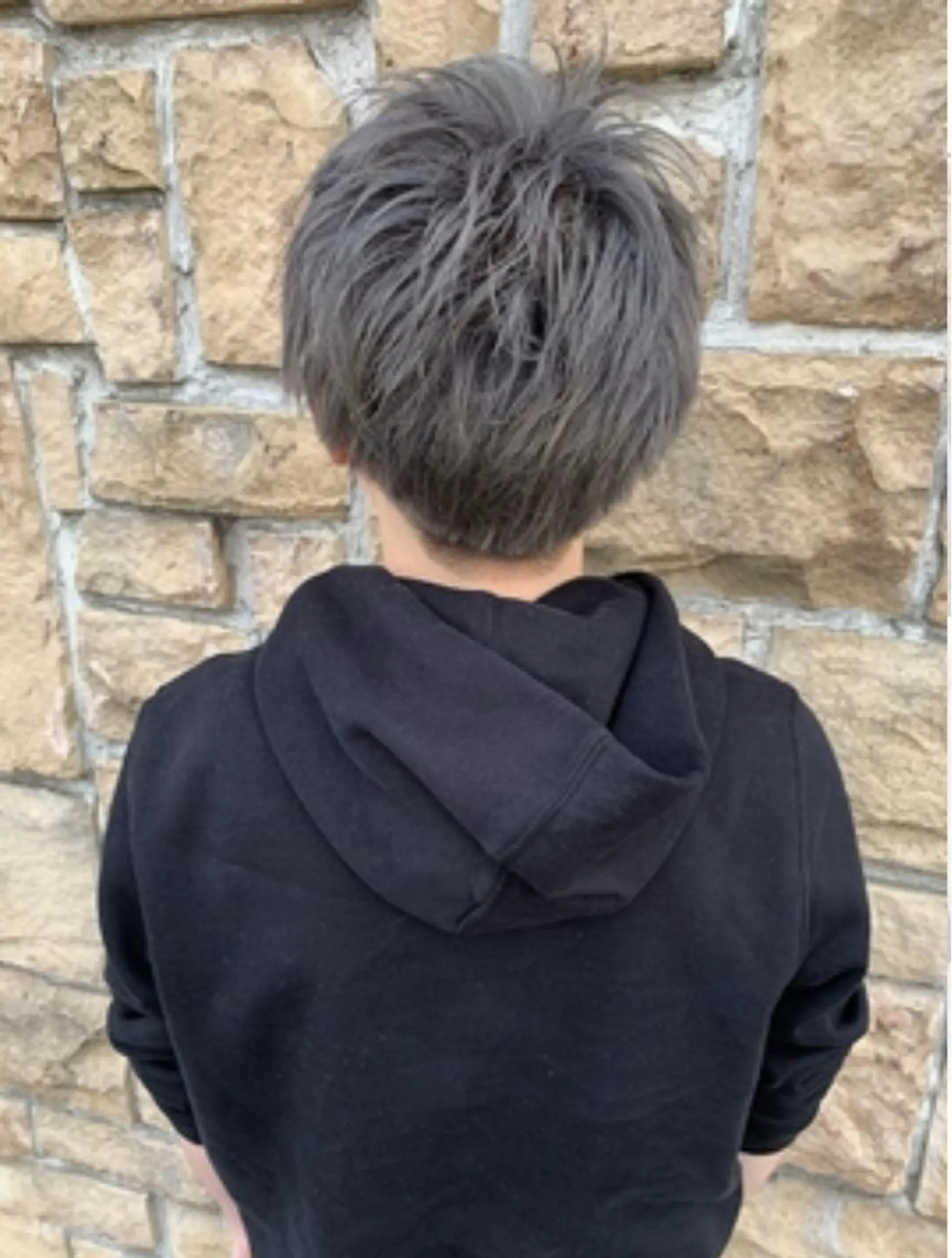 ショート カラーリスト菅澤 岳のヘアスタイル