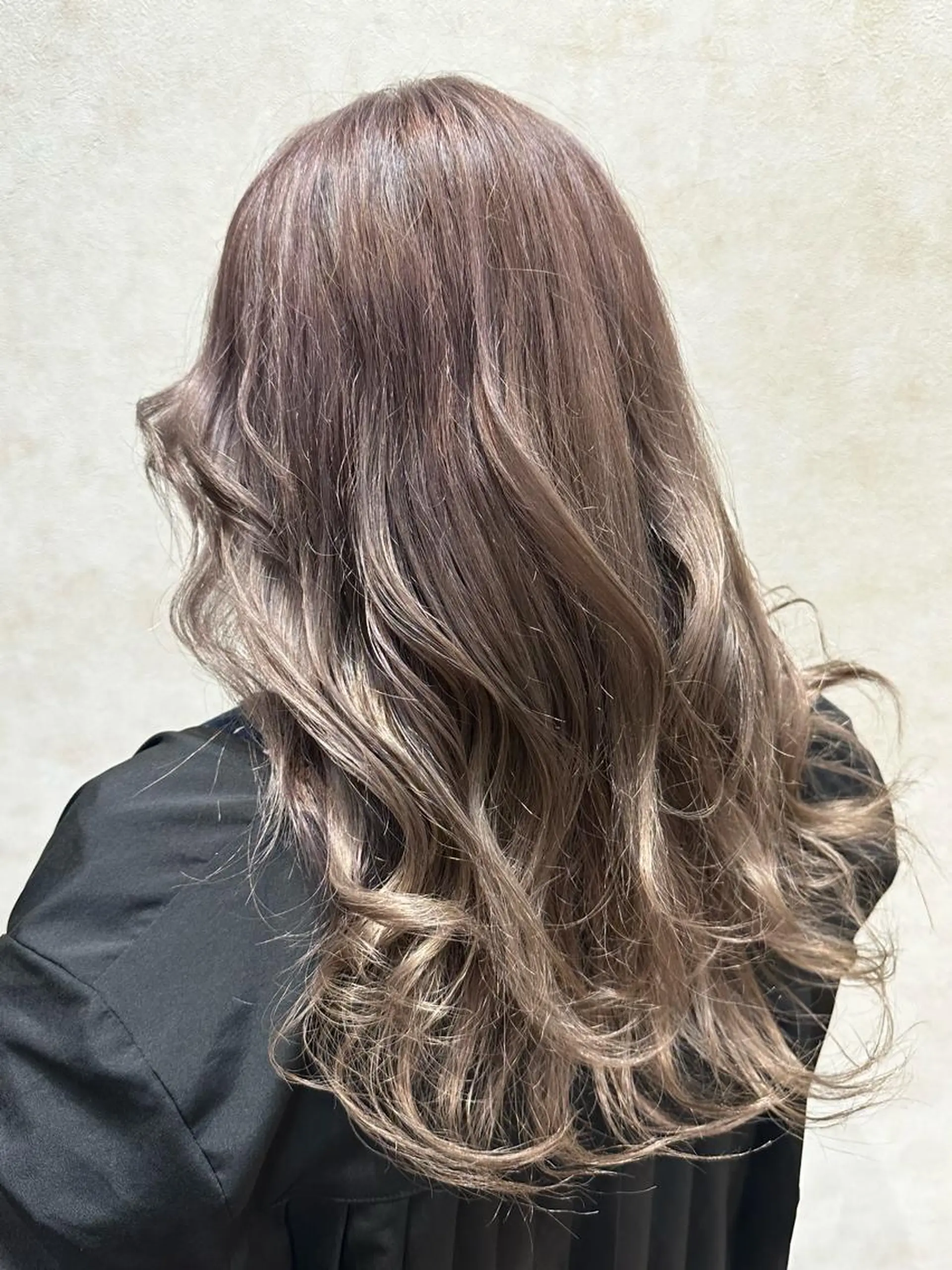 カラー ブリーチ シルバー アメイジングヘアー 千歳店　福嶋のヘアスタイル