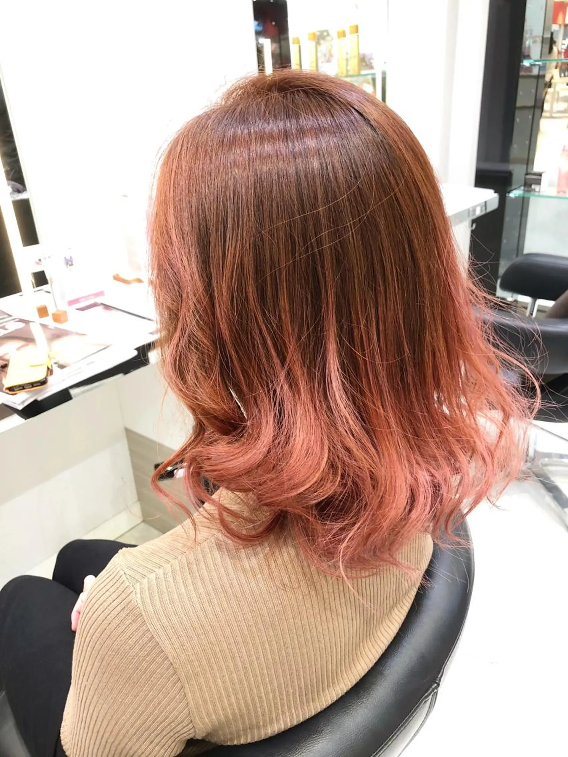 ミディアム ヘアカラー 岸 保奈美のヘアスタイル