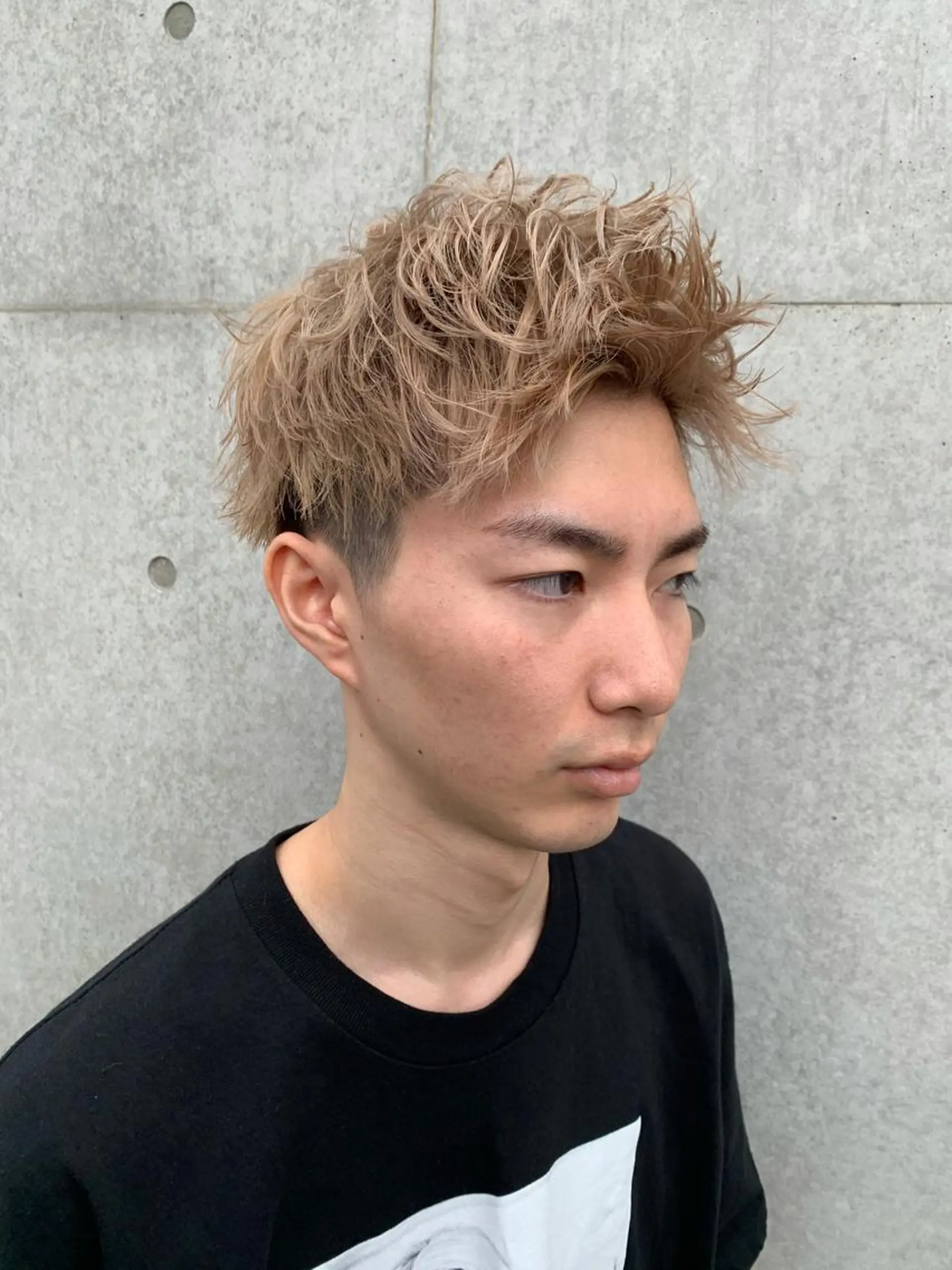 ショート カラー メンズ ベージュカラー 透明感カラー ダブルカラー ミルクティーベージュ カット デザインカラー🏝️ 須賀汐音のヘアスタイル