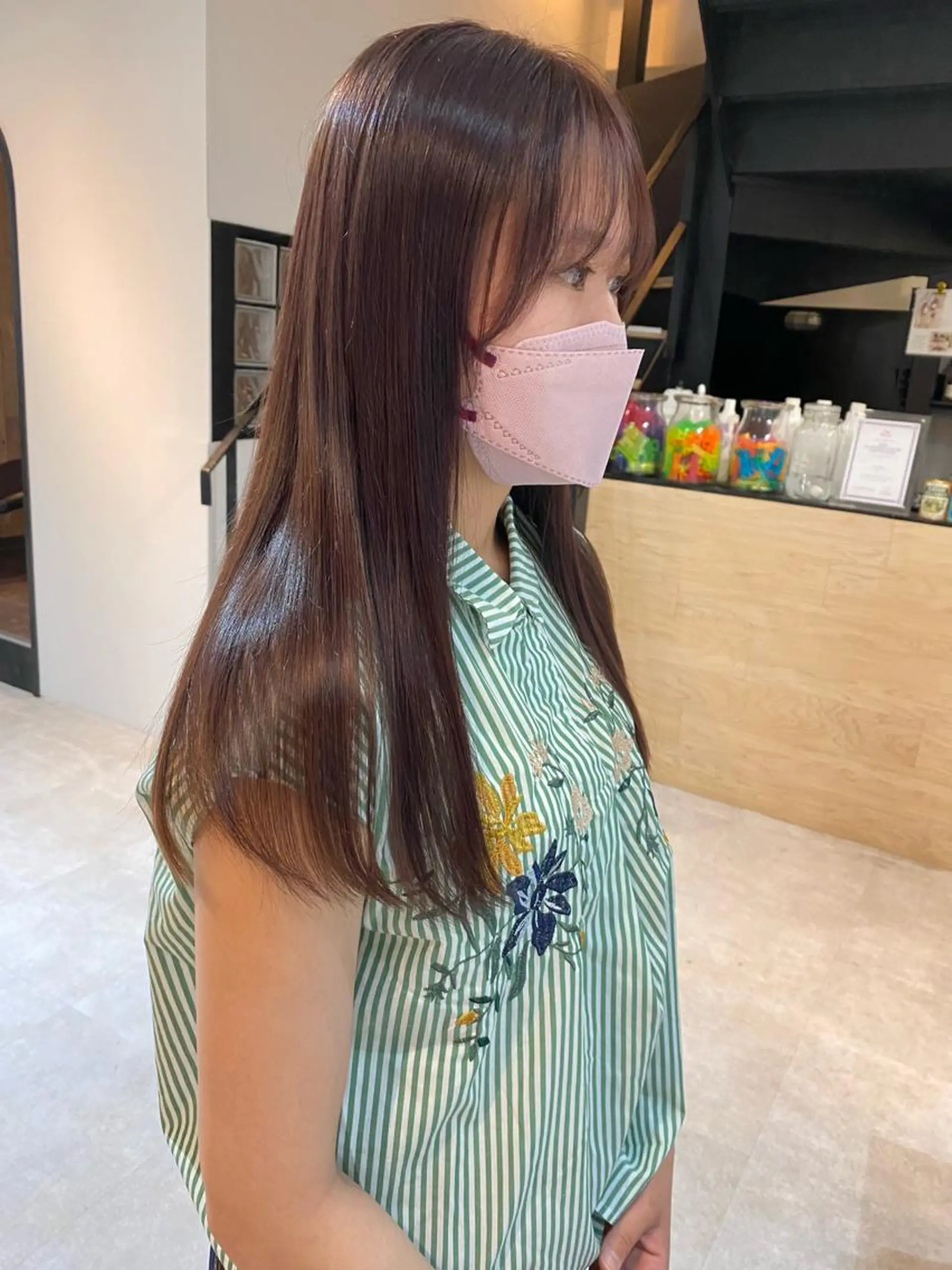 ロング Juri 暖色/ツヤ感カラーのヘアスタイル