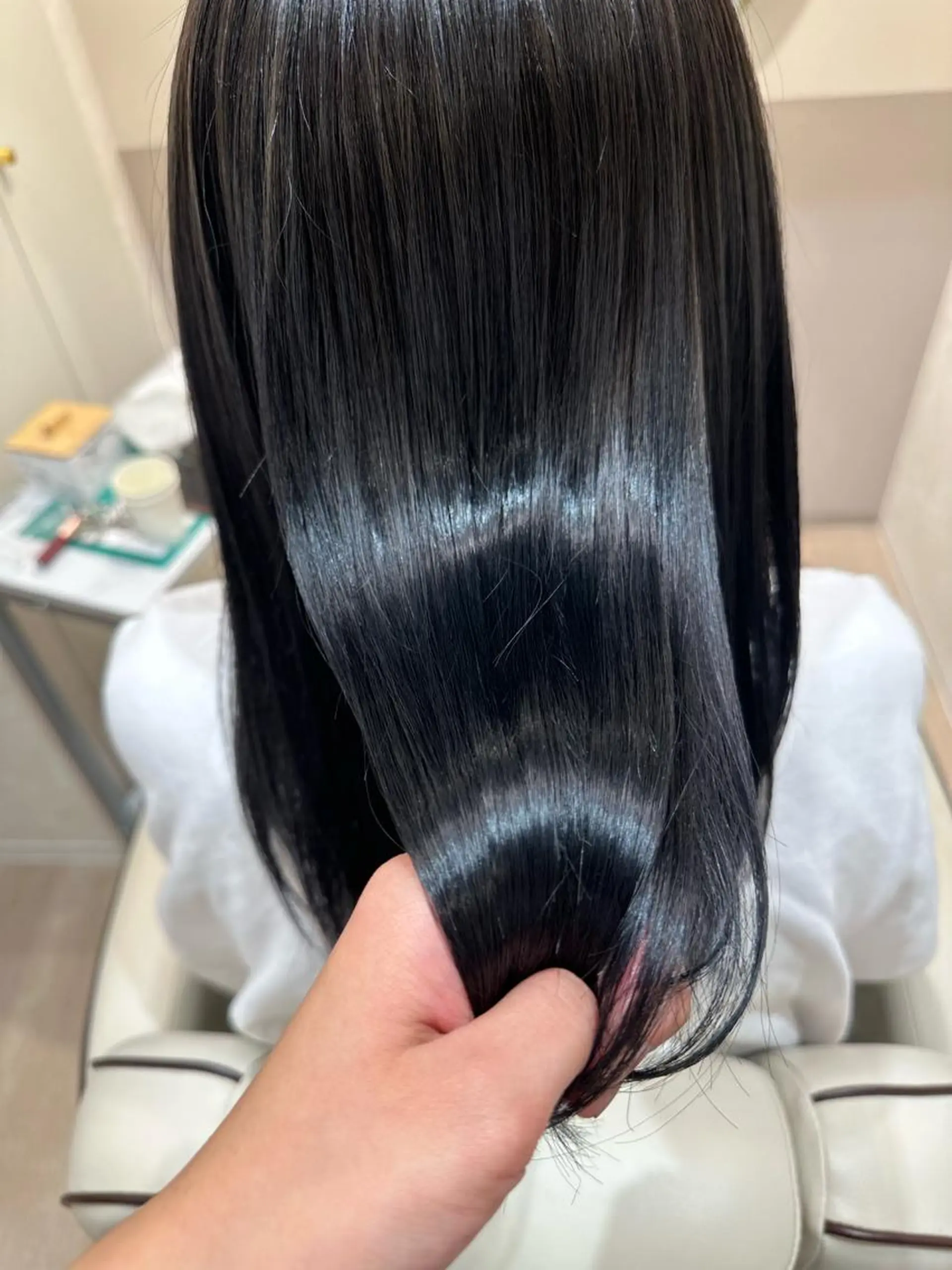 セミロング マツザキ チナツのヘアスタイル