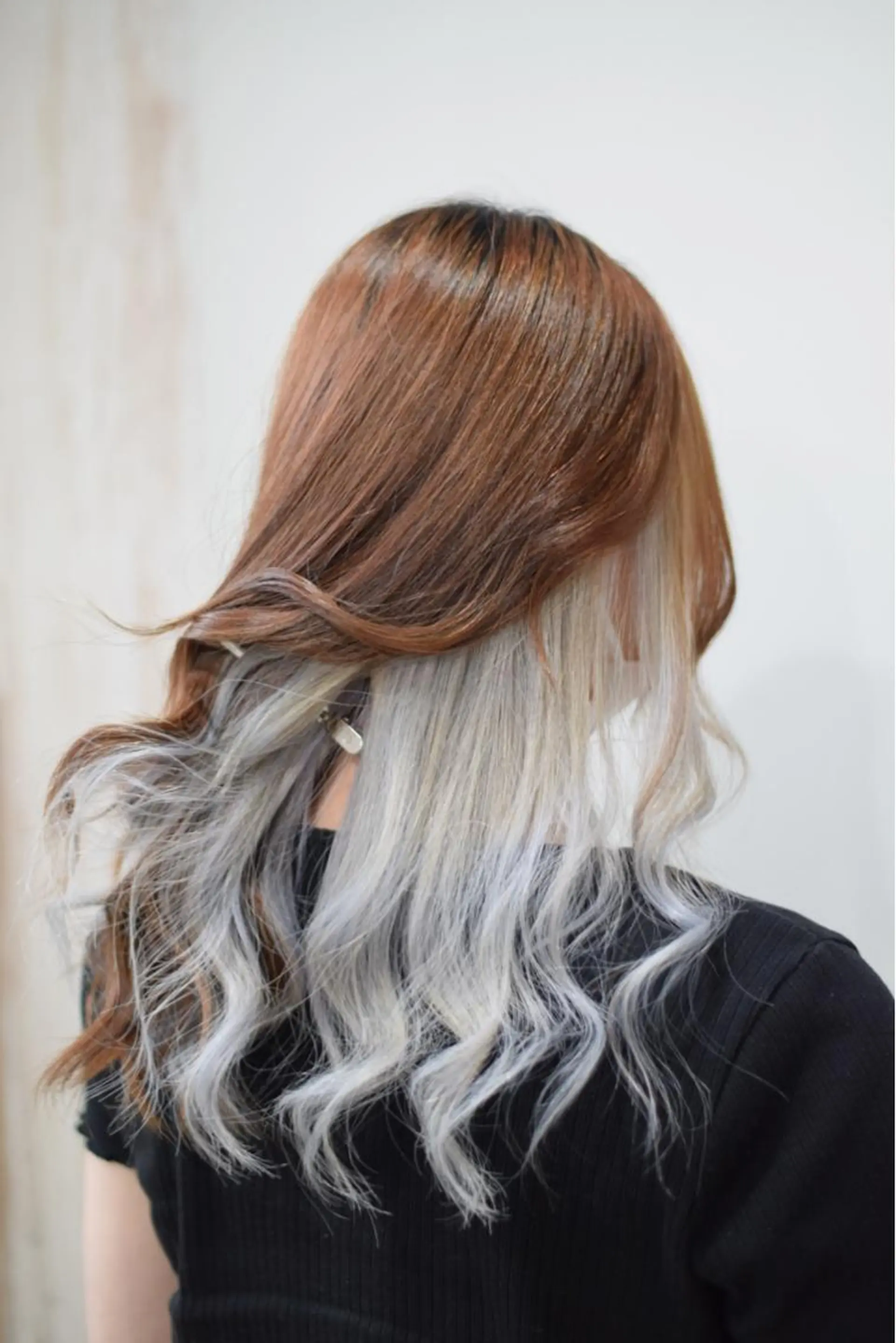 カラー シルバー ヘアカラー デザインカラー 小西勇次のヘアスタイル