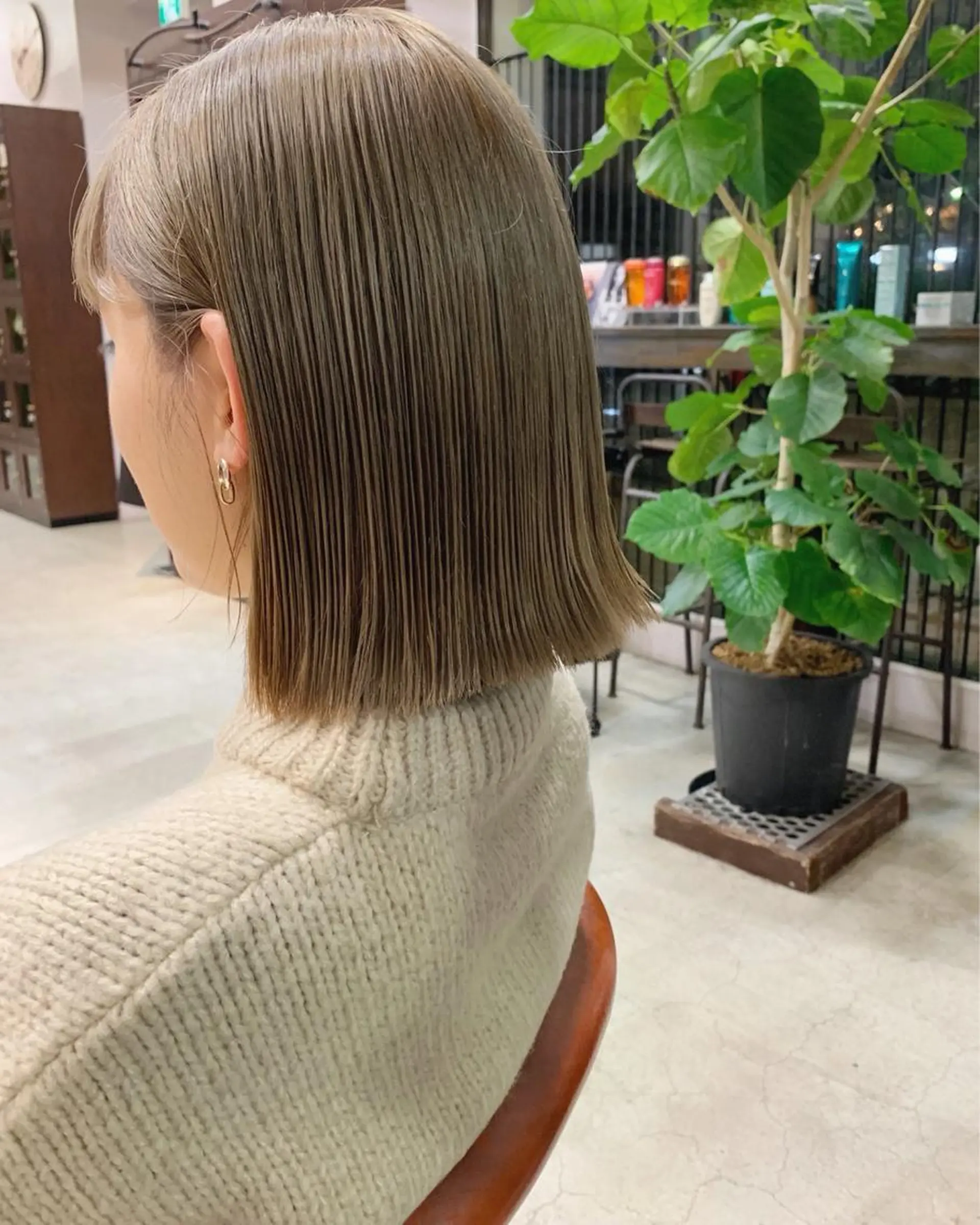 ショート カラー 切りっぱなしボブ ベージュカラー ブリーチ ケアブリーチ ホワイトベージュ カット ヘアカラー トリートメント ハイトーンこそキレイ に◎佐藤雄太のヘアスタイル
