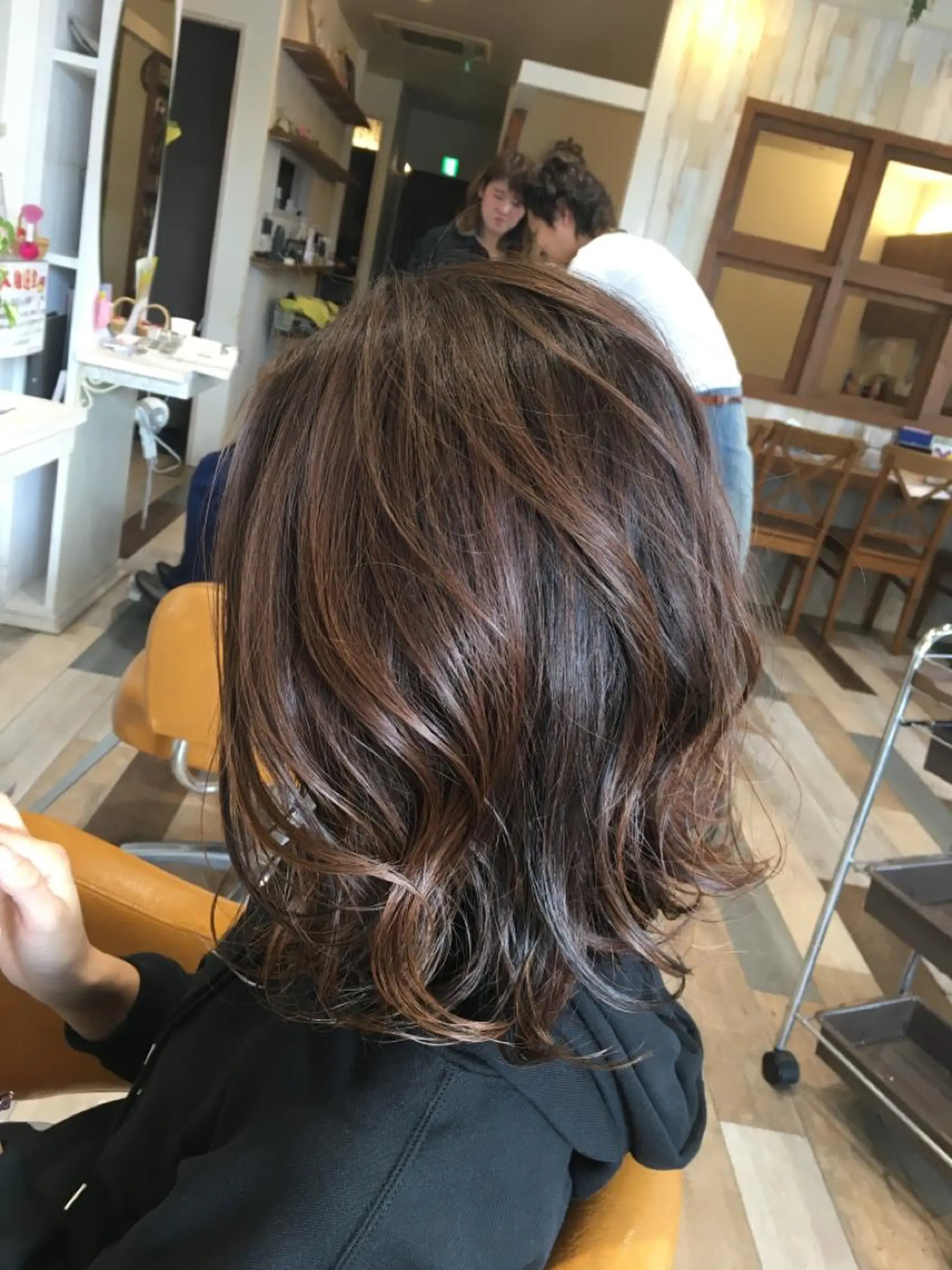 ミディアム カラー アディクシーカラー バレイヤージュ ブリーチ ケアブリーチ デザインカラー unpeu hair  二条所属・先着1名様限定 カット無料のヘアスタイル