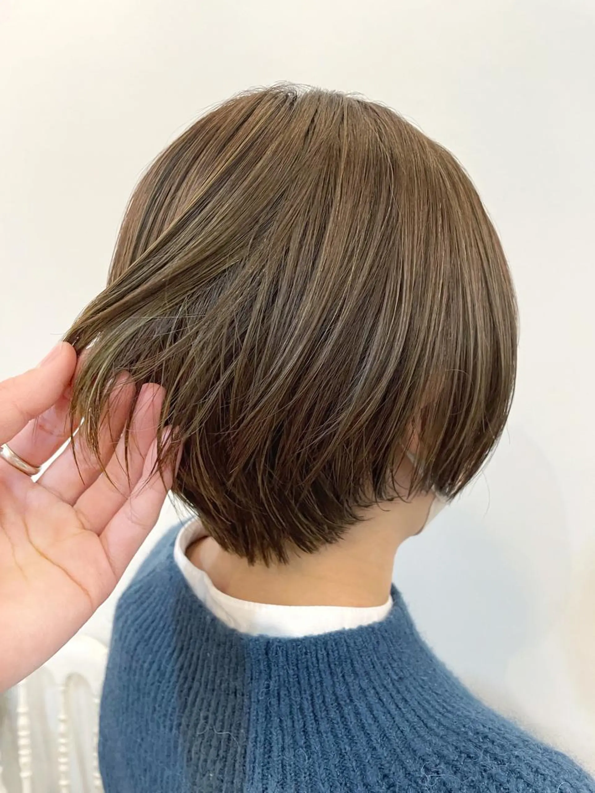 ショート カラー ショートボブ グレージュ ハイライトカラー オリーブグレージュ オリーブグレー カット ヘアカラー HIROKI ” stylistのヘアスタイル