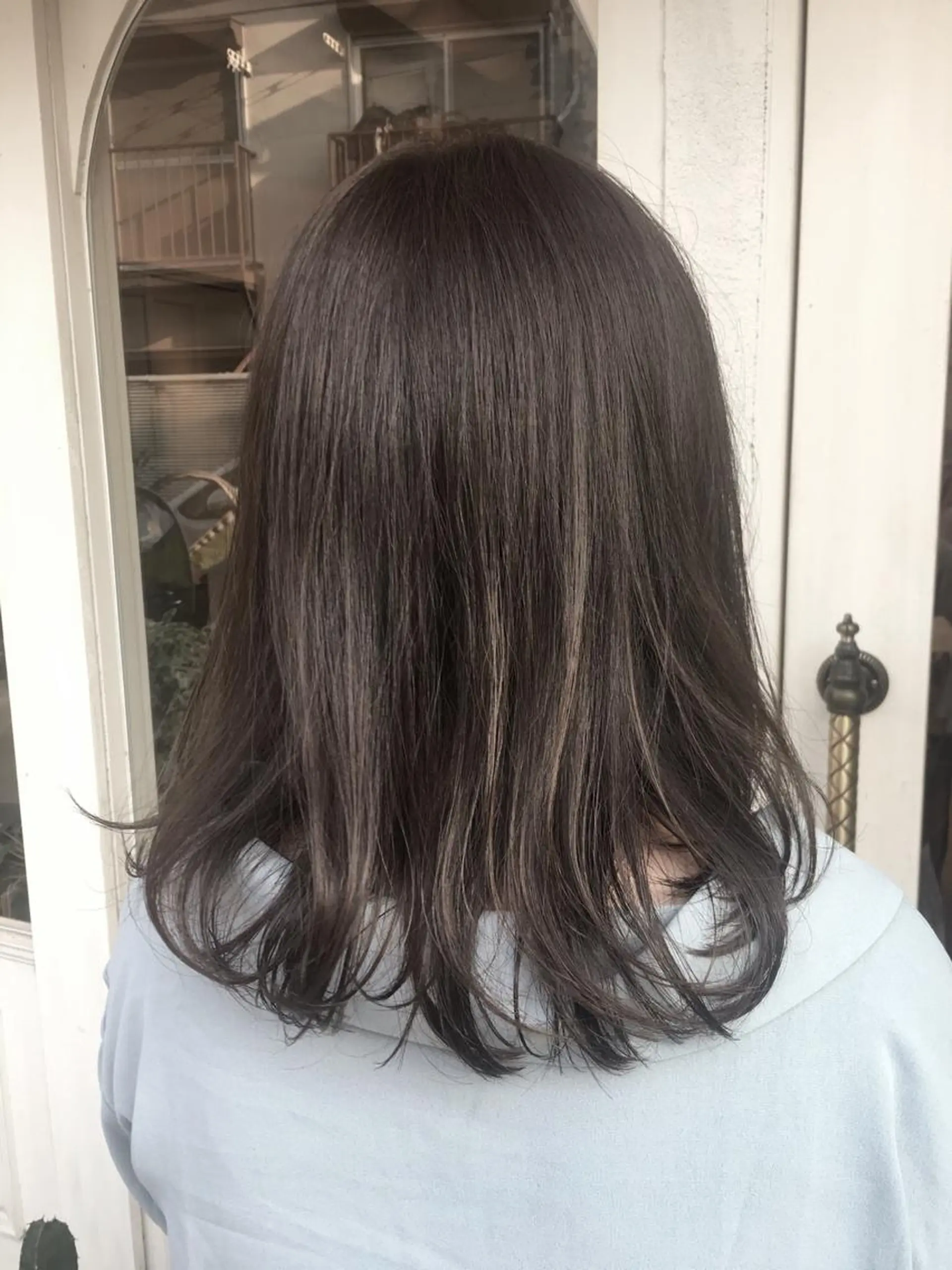 ミディアム カラー アッシュ 透明感カラー よこもり あいのヘアスタイル