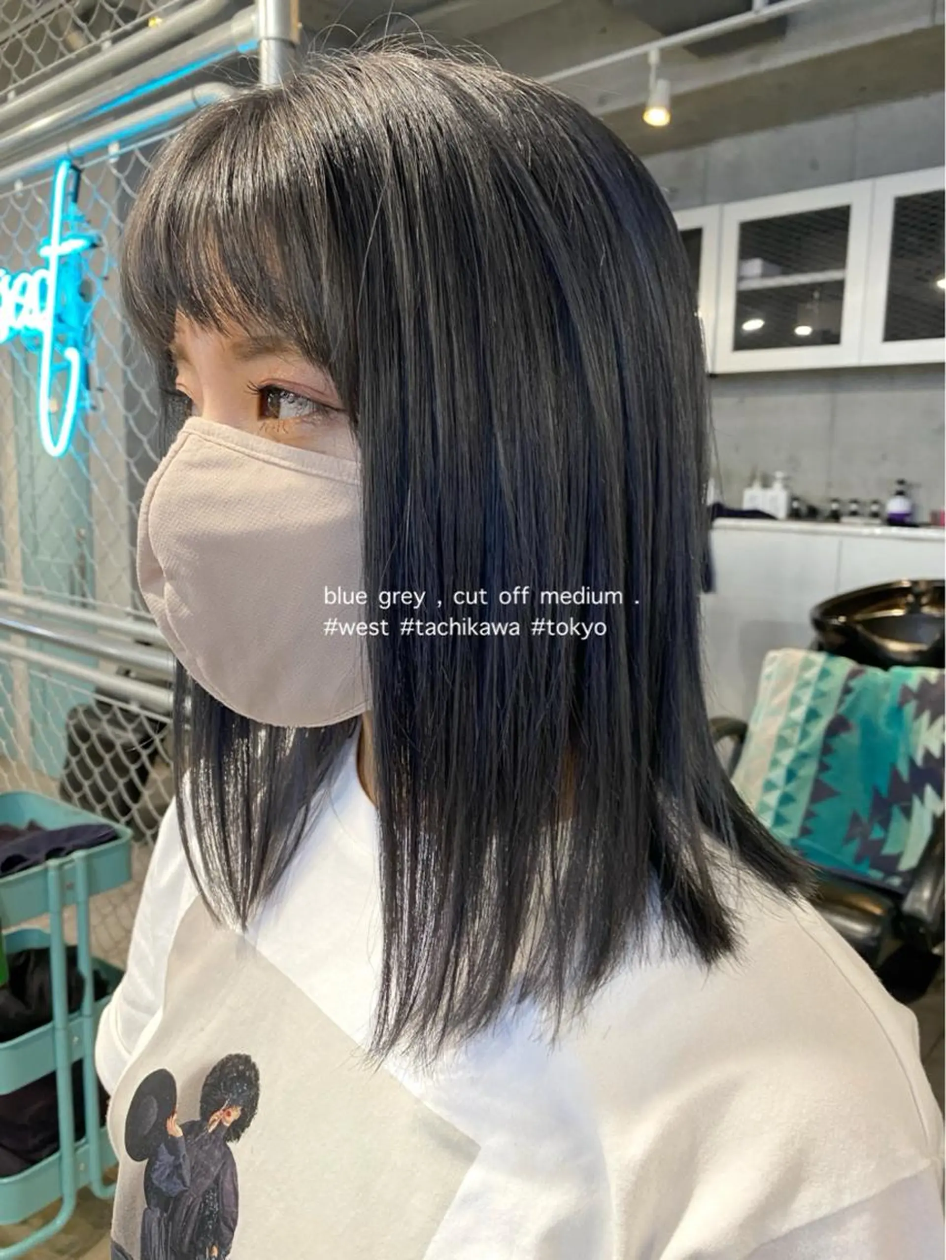 ミディアム カラー 切りっぱなしボブ アッシュ ブルーカラー ブルーアッシュ ブルーグレー 竹嶌 健吾のヘアスタイル