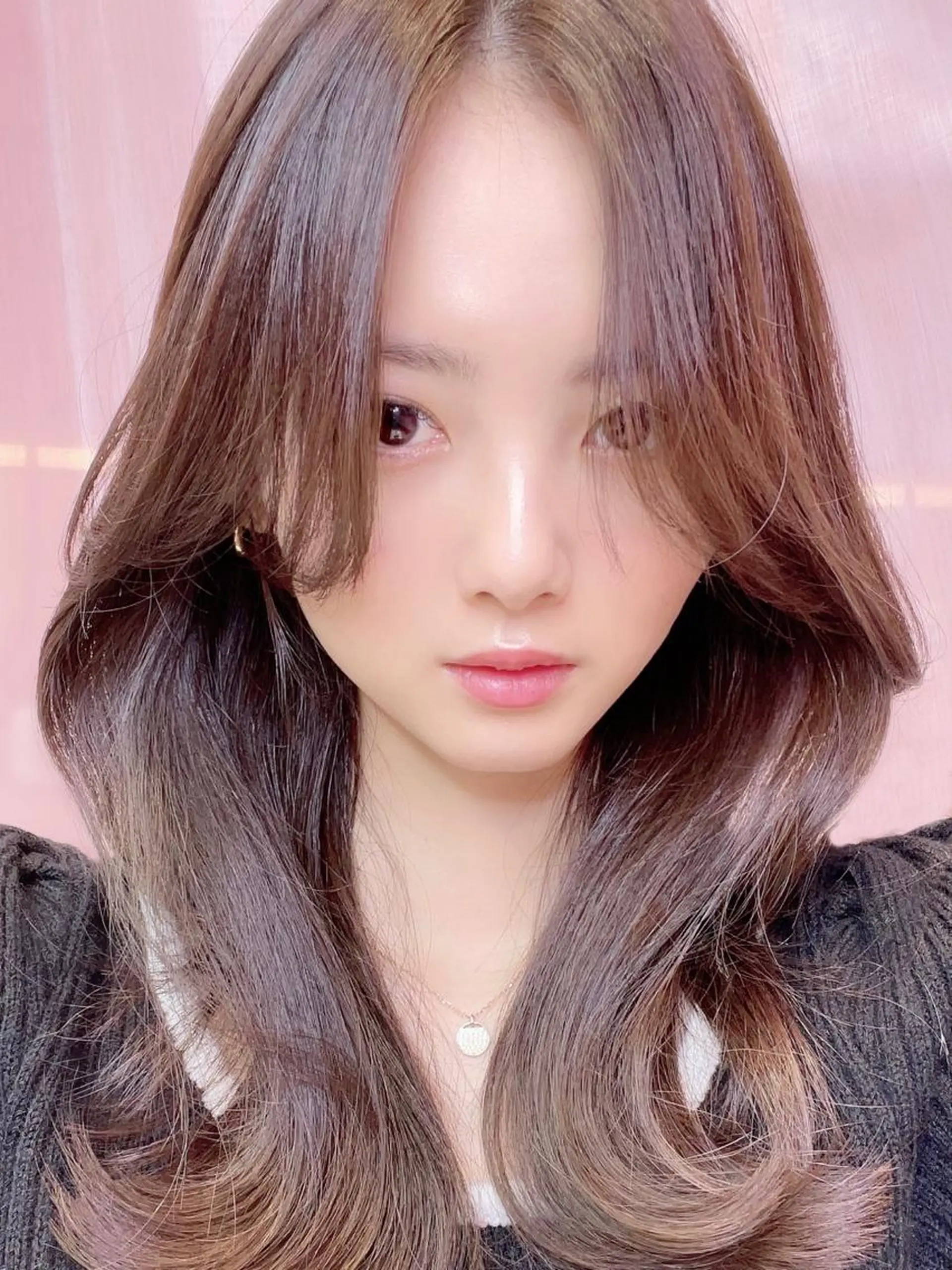 セミロング くびれヘア 顔まわりレイヤー かきあげバング ヨシンモリ 韓国風ヘア カット ヘアカラー トリートメント ボブパーマ ウルフパーマのヘアスタイル