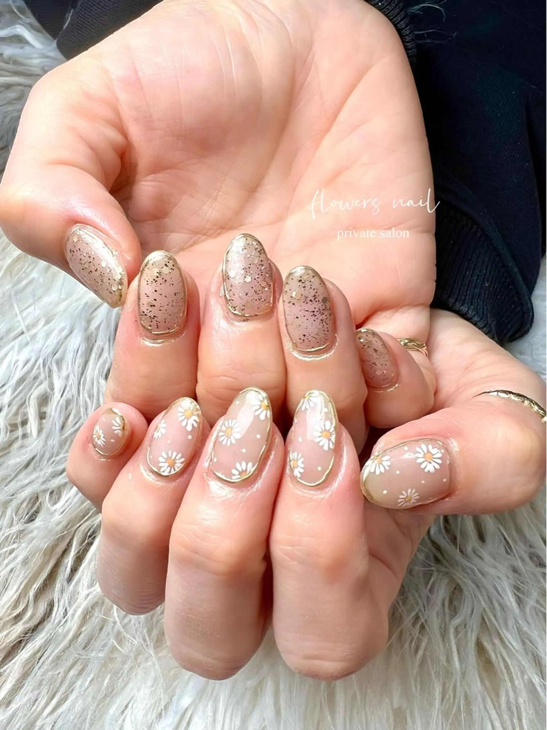 ネイル ジェルネイル ラメ(グリッター) 持ち込み ニュアンスネイル パラジェル ハンドネイル flowers nailのネイルデザイン