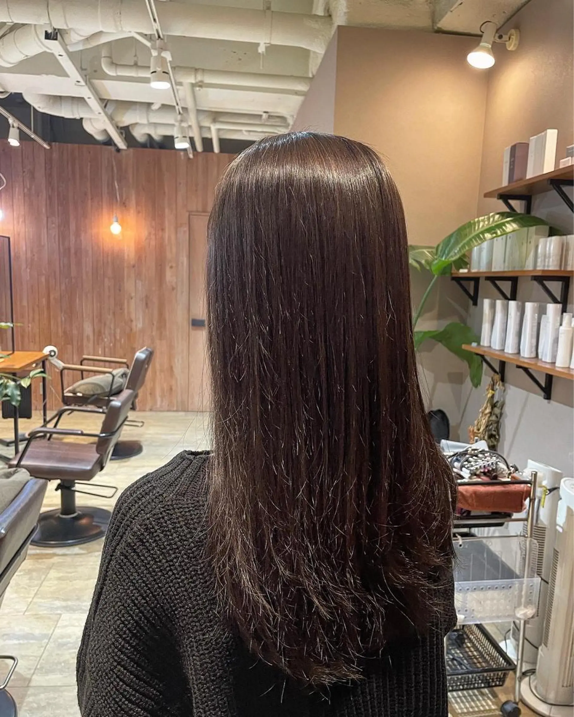カラー 黒髪 ブラウンカラー 大賀 チサトのヘアスタイル