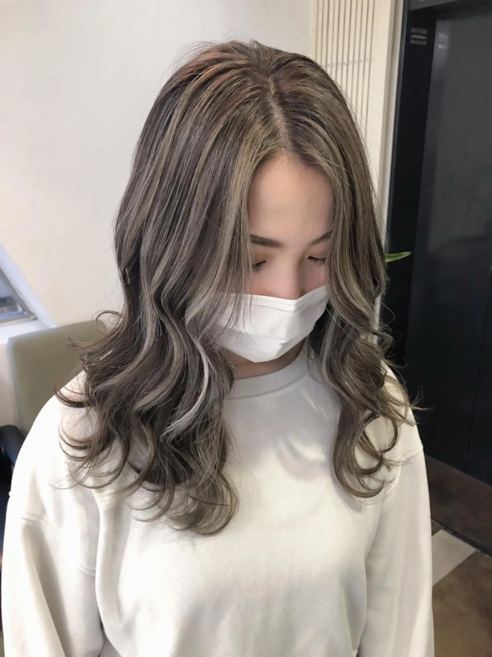ミディアム カラー mimiiy梅田 中崎町ハイトーンのヘアスタイル
