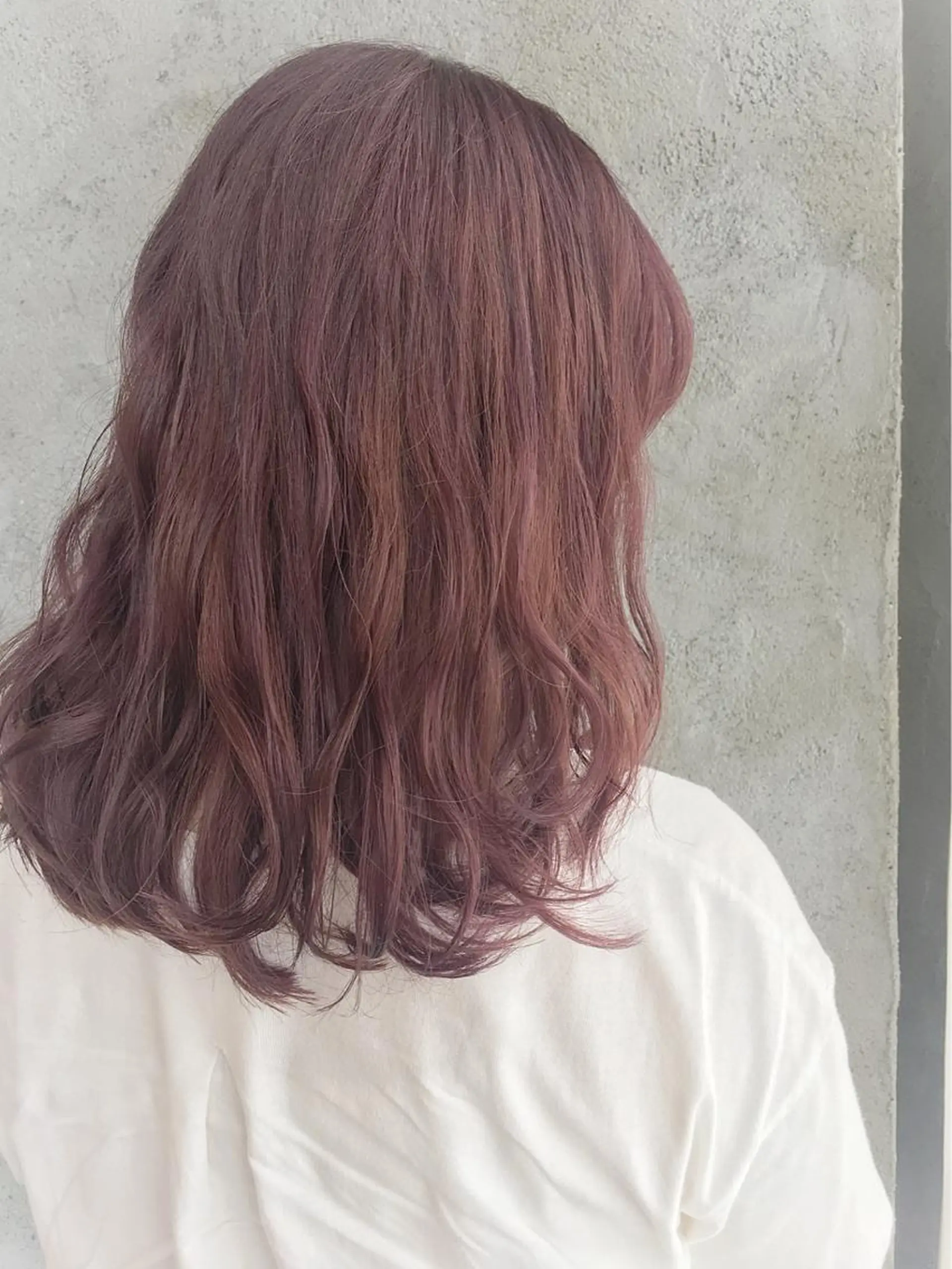 ミディアム カラー ブリーチ ピンクカラー バイオレットカラー EMANON天神所属・Hitomi Ezakiのヘアスタイル